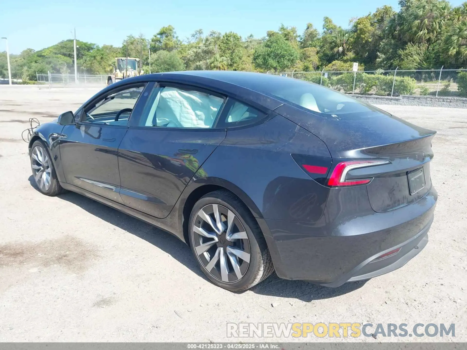 3 fotografías del automóvil dañado 5YJ3E1EB2RF832663 TESLA MODEL 3 2024