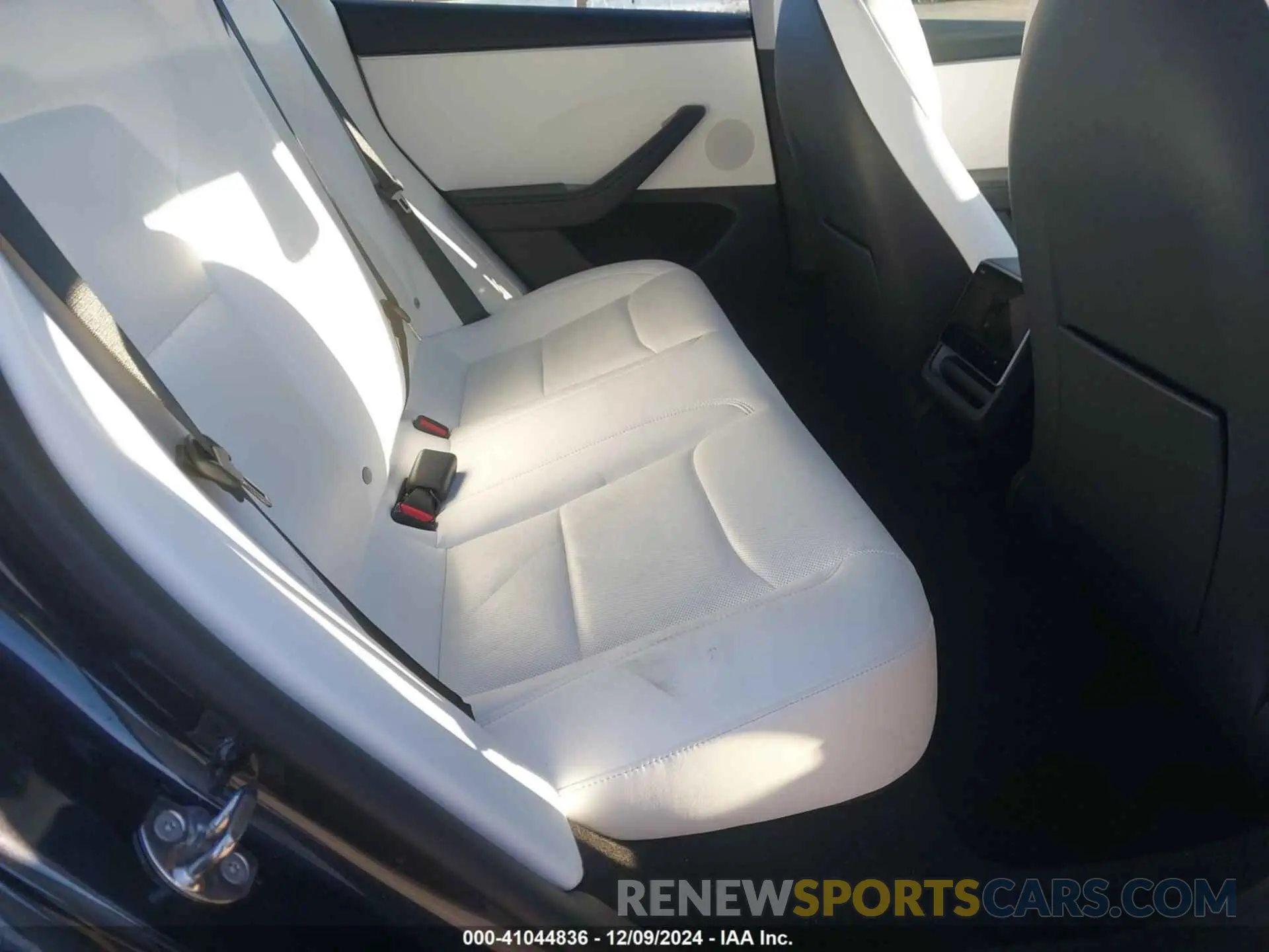 8 fotografías del automóvil dañado 5YJ3E1EB3RF760453 TESLA MODEL 3 2024