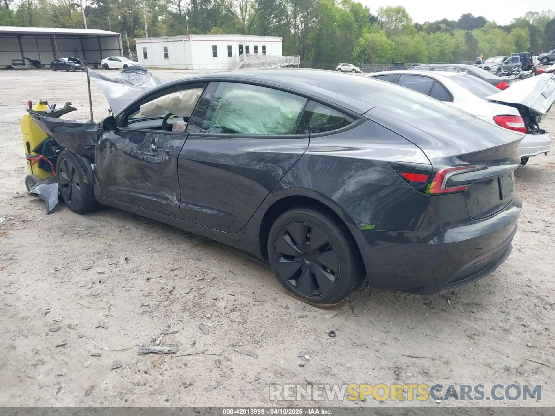 3 fotografías del automóvil dañado 5YJ3E1EB4RF864093 TESLA MODEL 3 2024