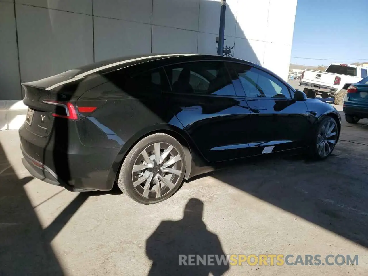 3 fotografías del automóvil dañado 5YJ3E1EB5RF736011 TESLA MODEL 3 2024