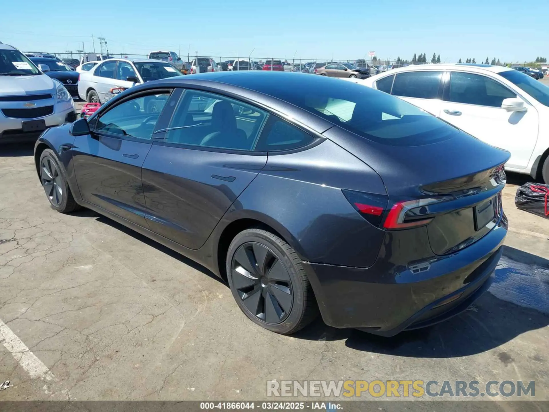 3 fotografías del automóvil dañado 5YJ3E1EB7RF800873 TESLA MODEL 3 2024
