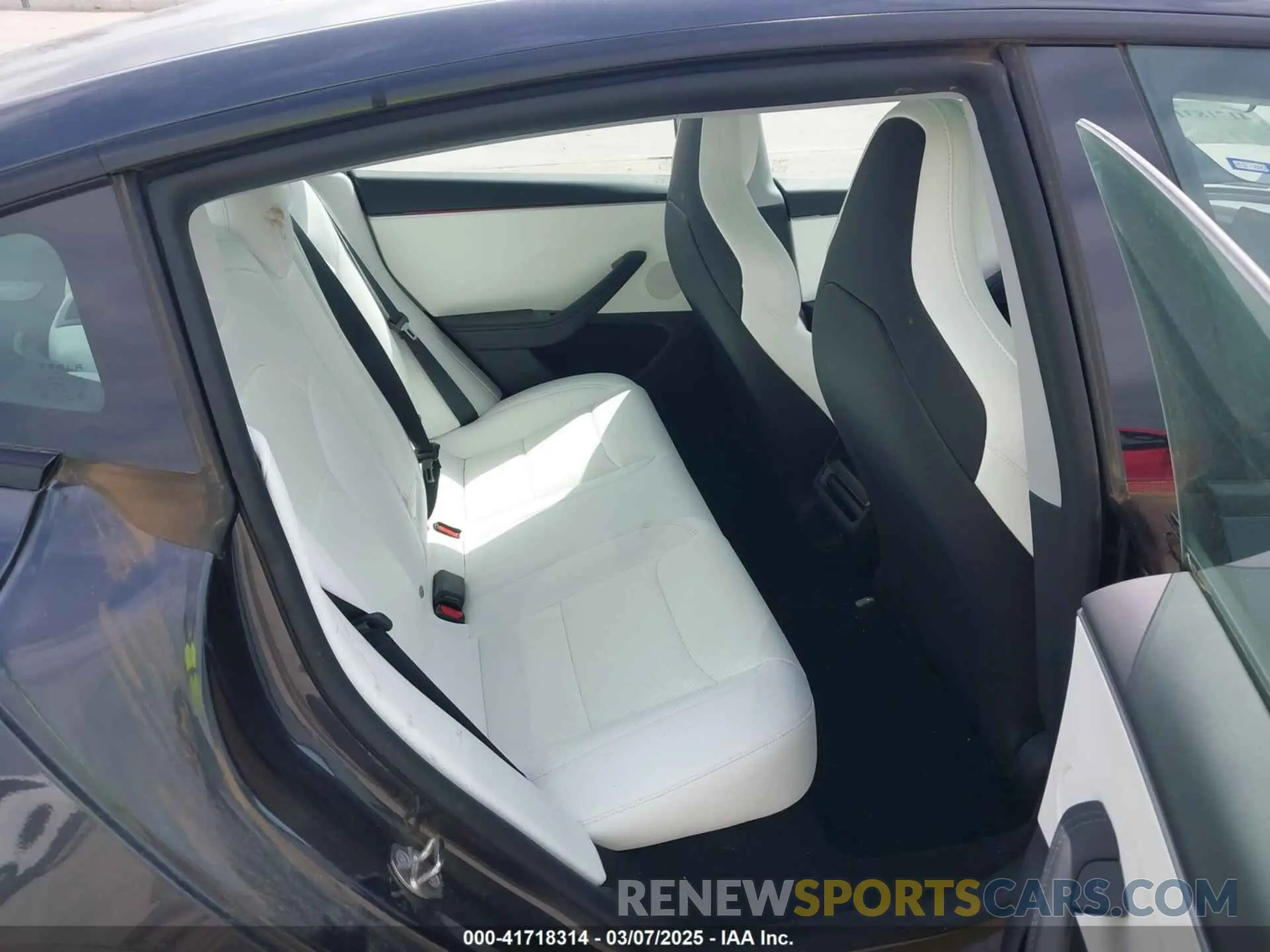 8 fotografías del automóvil dañado 5YJ3E1ET0RF842987 TESLA MODEL 3 2024
