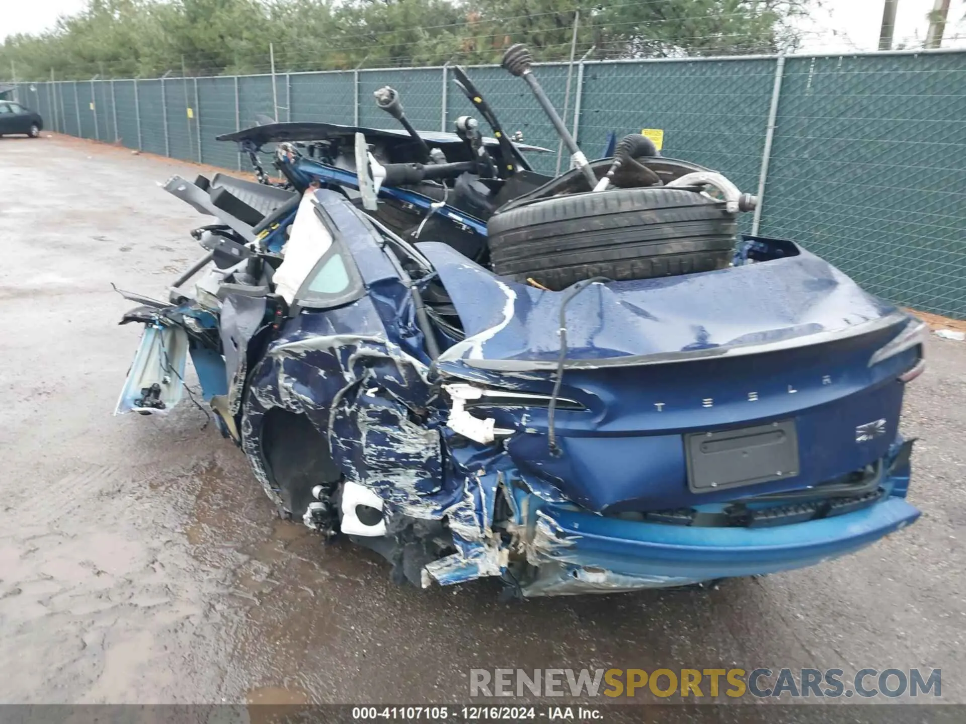 3 fotografías del automóvil dañado 5YJ3E1ET2RF825401 TESLA MODEL 3 2024