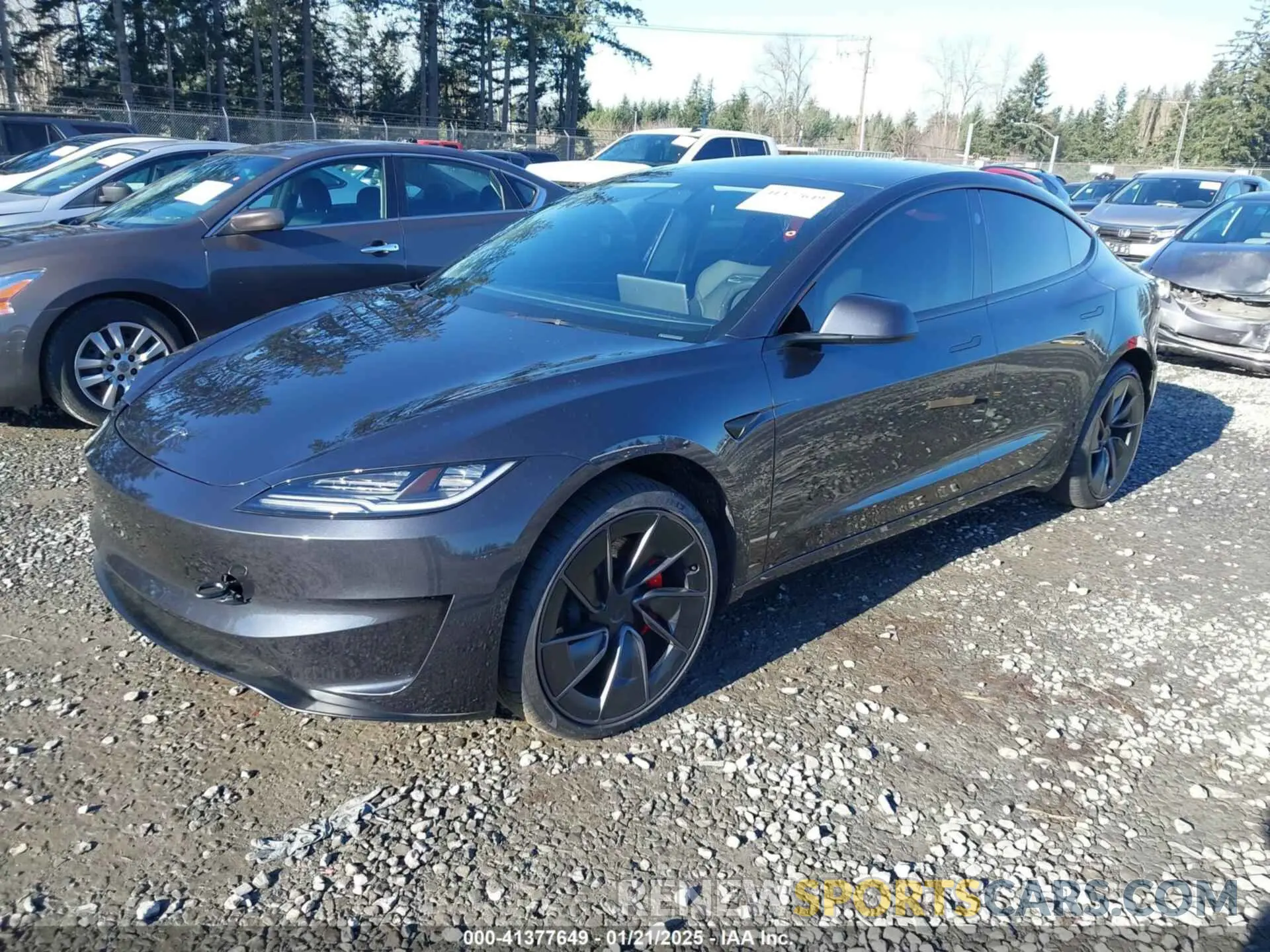 2 fotografías del automóvil dañado 5YJ3E1ET3RF845978 TESLA MODEL 3 2024