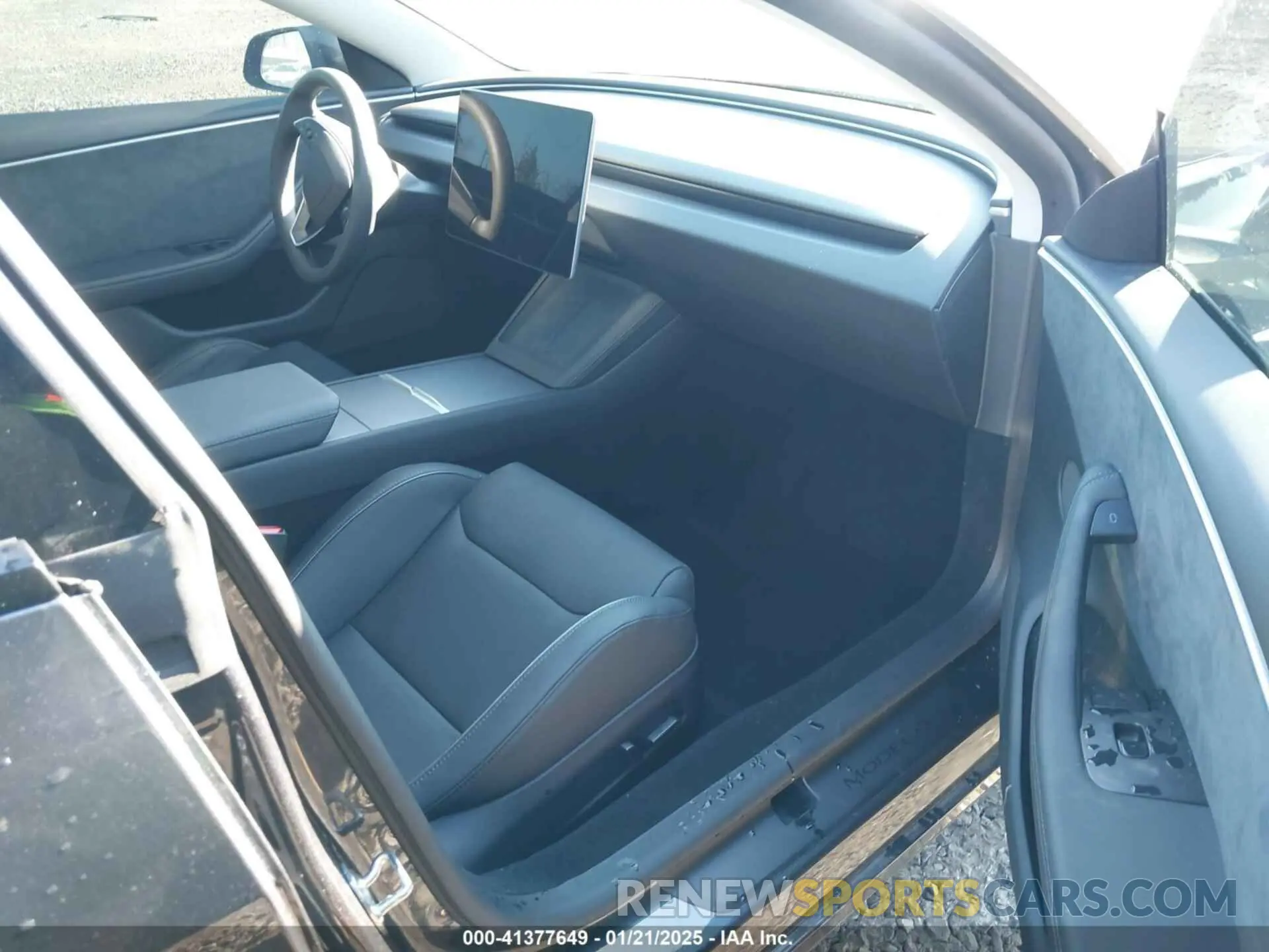 5 fotografías del automóvil dañado 5YJ3E1ET3RF845978 TESLA MODEL 3 2024