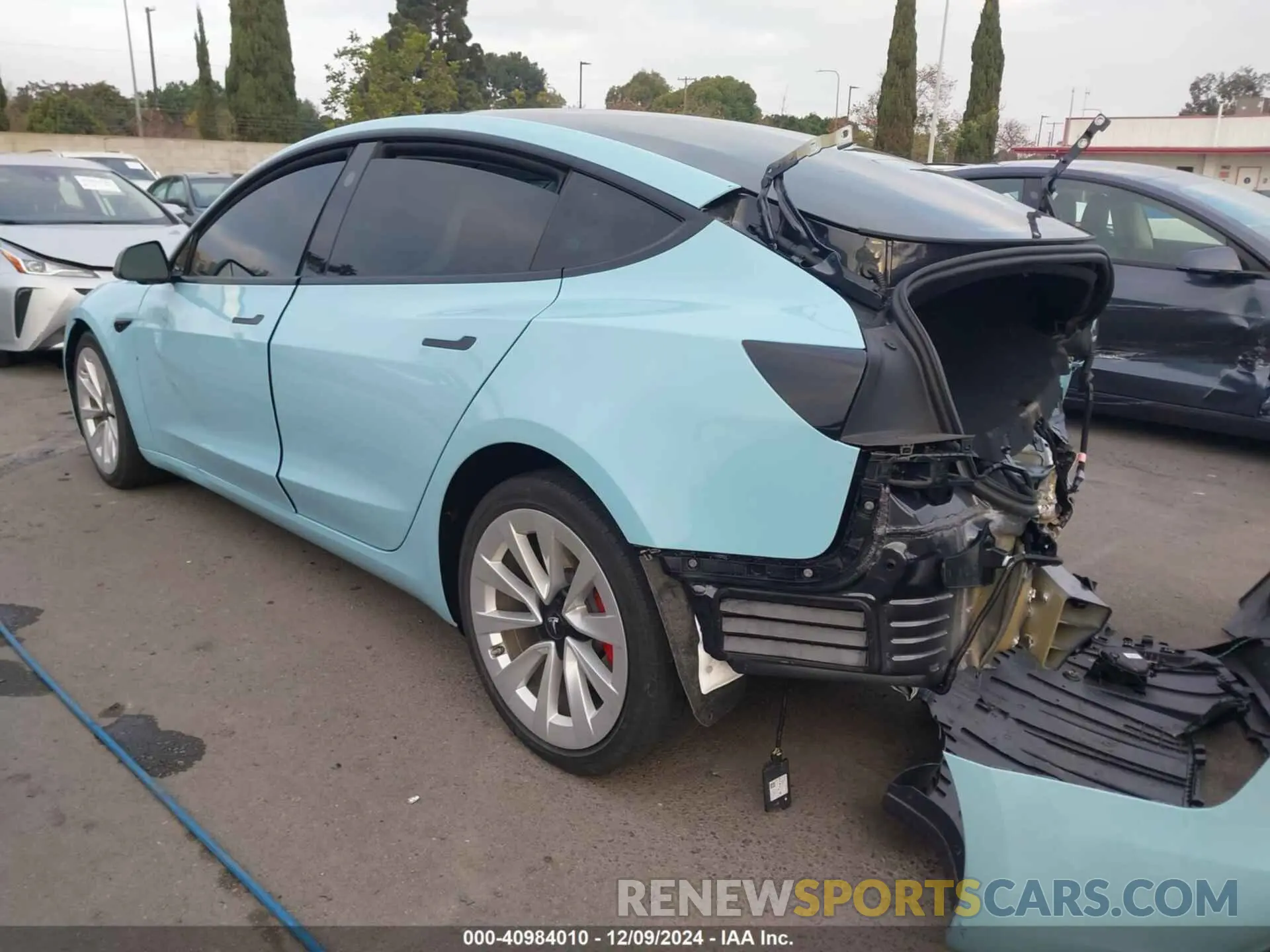 3 fotografías del automóvil dañado 5YJ3E1ET5RF863849 TESLA MODEL 3 2024