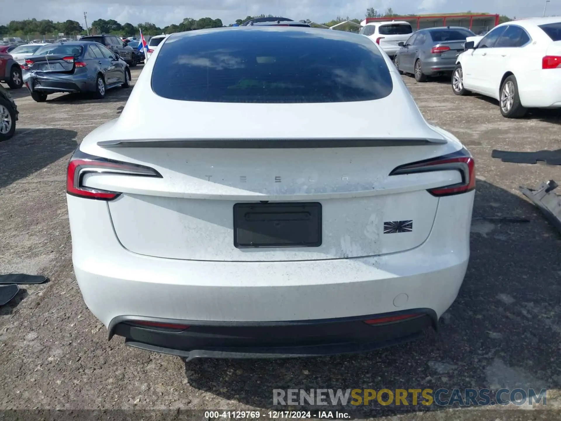 17 fotografías del automóvil dañado 5YJ3E1ET7RF801529 TESLA MODEL 3 2024