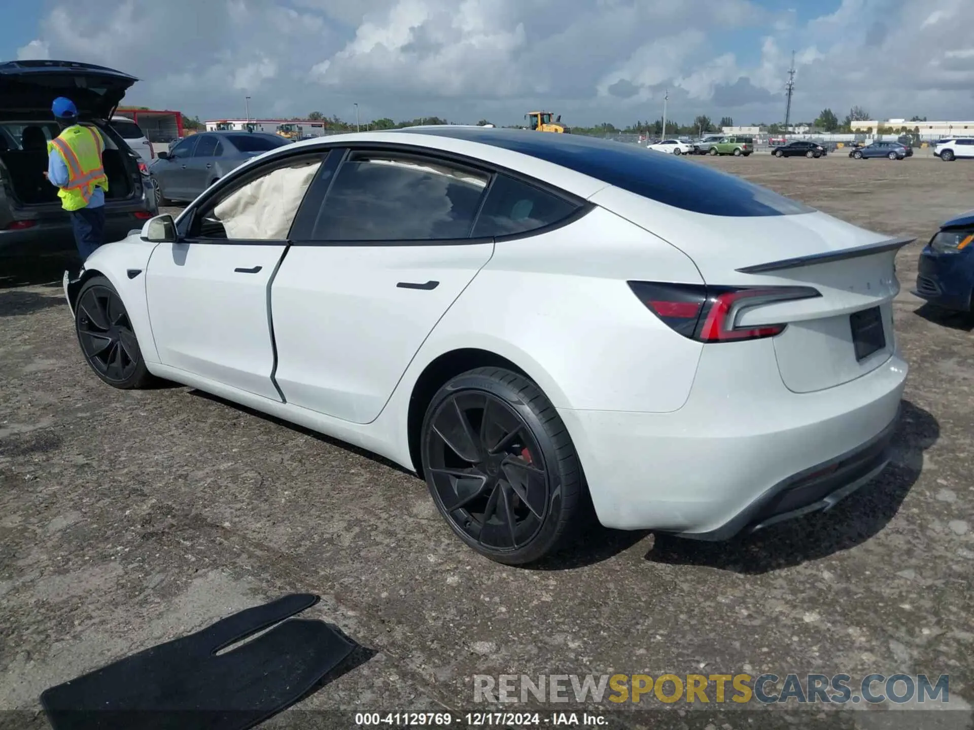 3 fotografías del automóvil dañado 5YJ3E1ET7RF801529 TESLA MODEL 3 2024