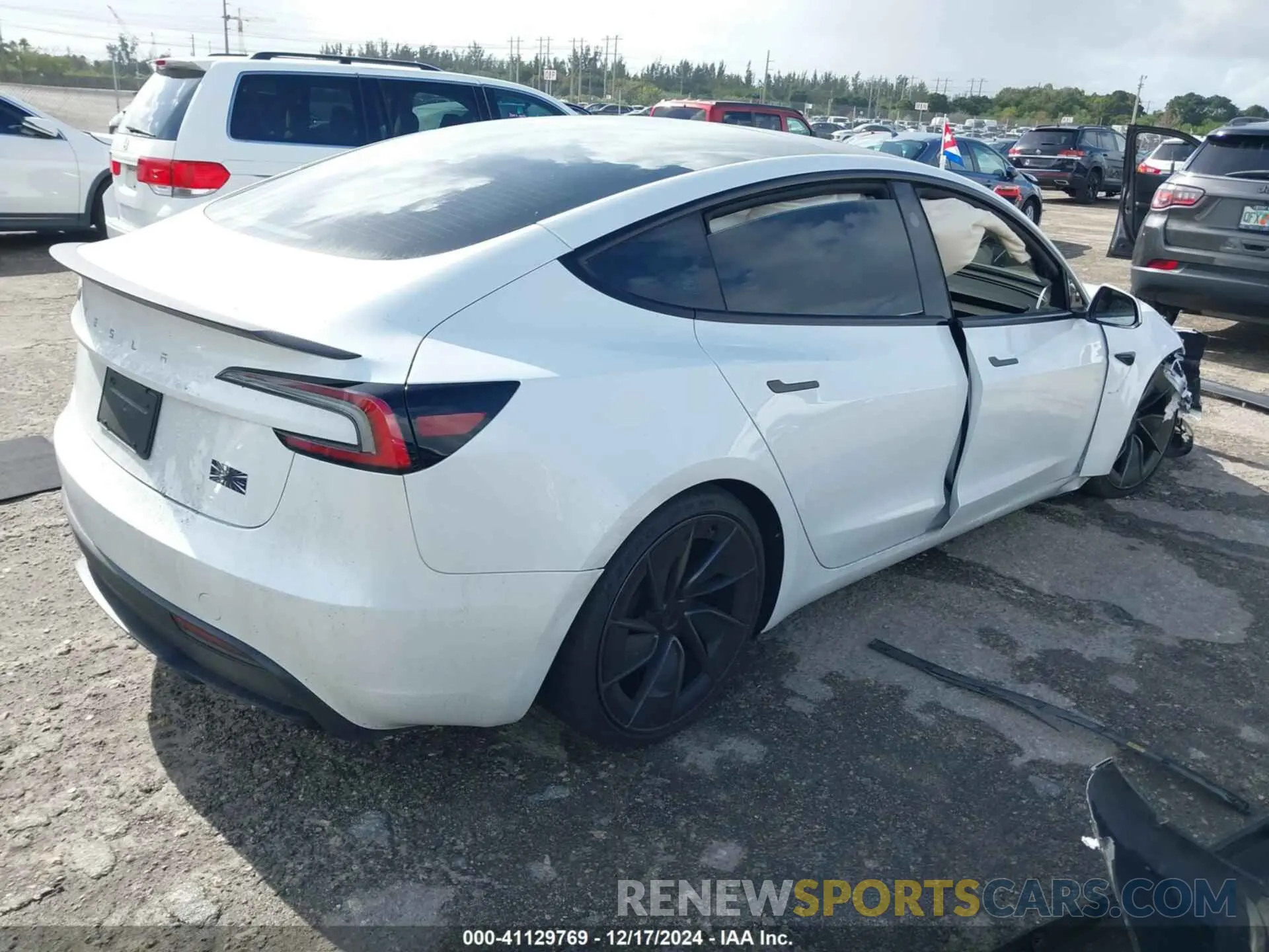 4 fotografías del automóvil dañado 5YJ3E1ET7RF801529 TESLA MODEL 3 2024