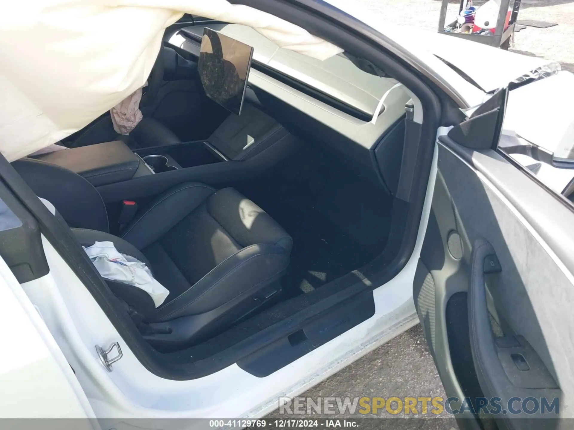 5 fotografías del automóvil dañado 5YJ3E1ET7RF801529 TESLA MODEL 3 2024