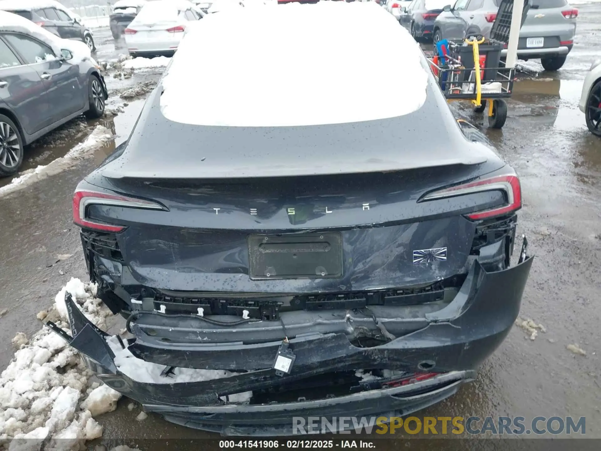 16 fotografías del automóvil dañado 5YJ3E1ET9RF784426 TESLA MODEL 3 2024