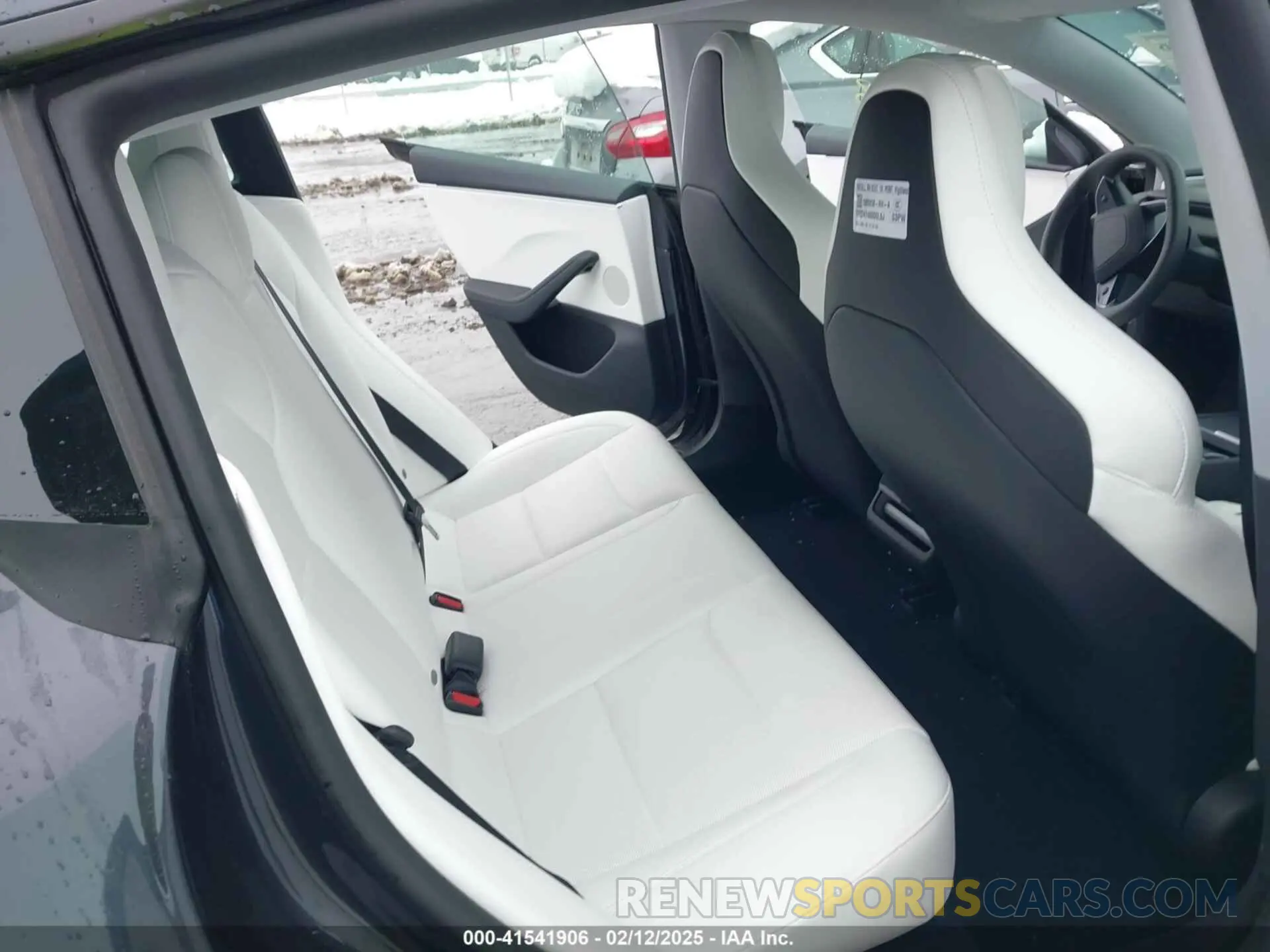 8 fotografías del automóvil dañado 5YJ3E1ET9RF784426 TESLA MODEL 3 2024