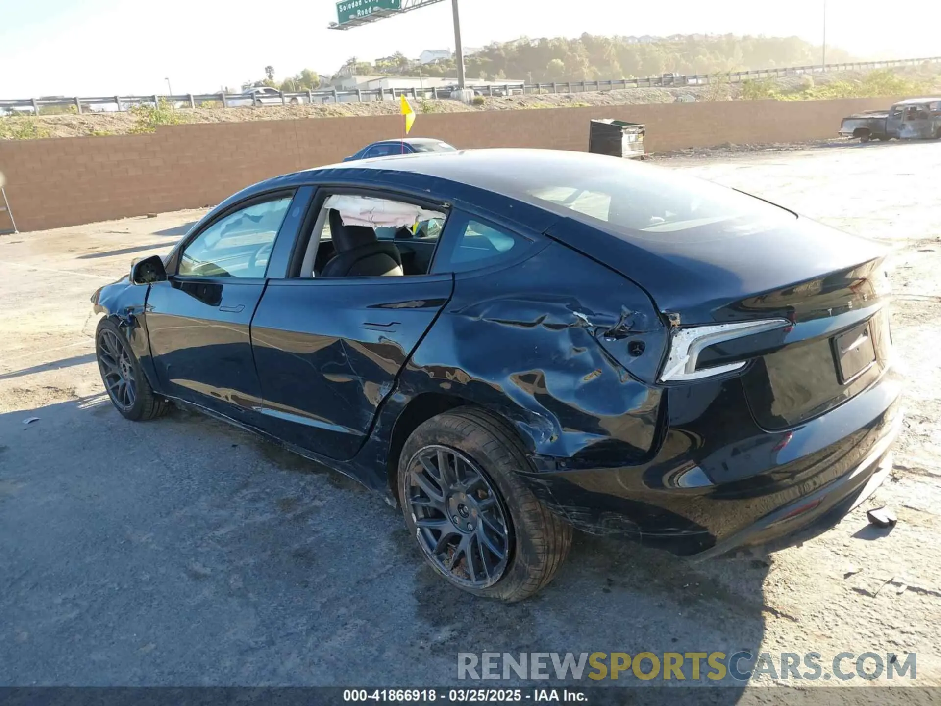 3 fotografías del automóvil dañado 5YJ3E1EA0SF883396 TESLA MODEL 3 2025