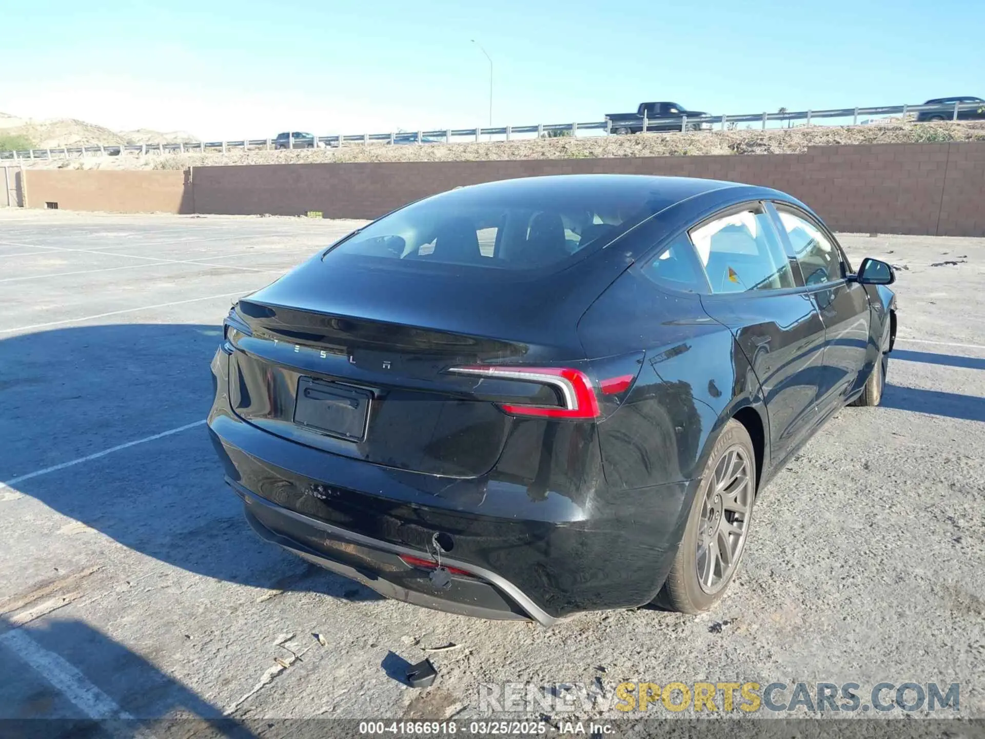 4 fotografías del automóvil dañado 5YJ3E1EA0SF883396 TESLA MODEL 3 2025