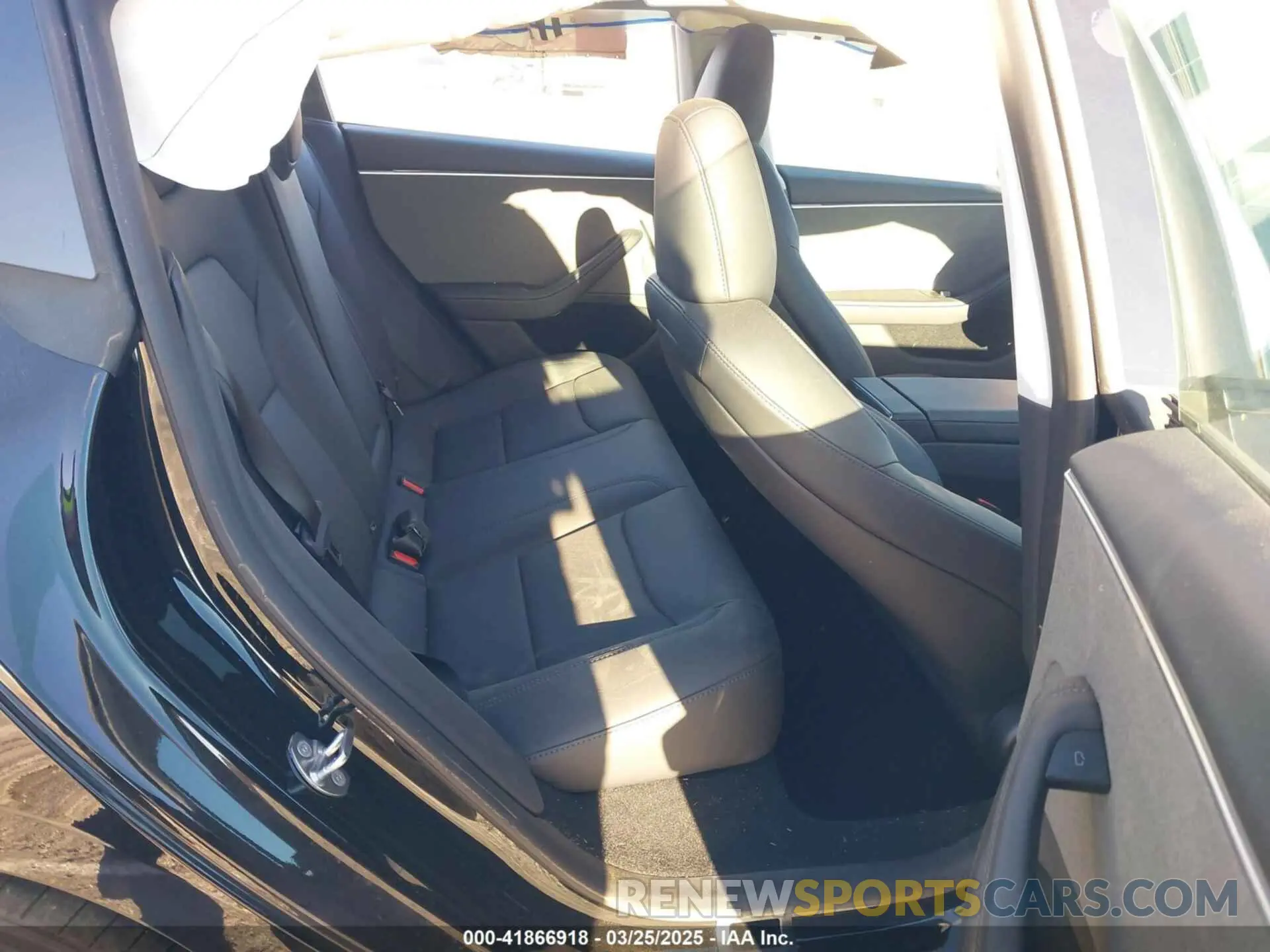 8 fotografías del automóvil dañado 5YJ3E1EA0SF883396 TESLA MODEL 3 2025