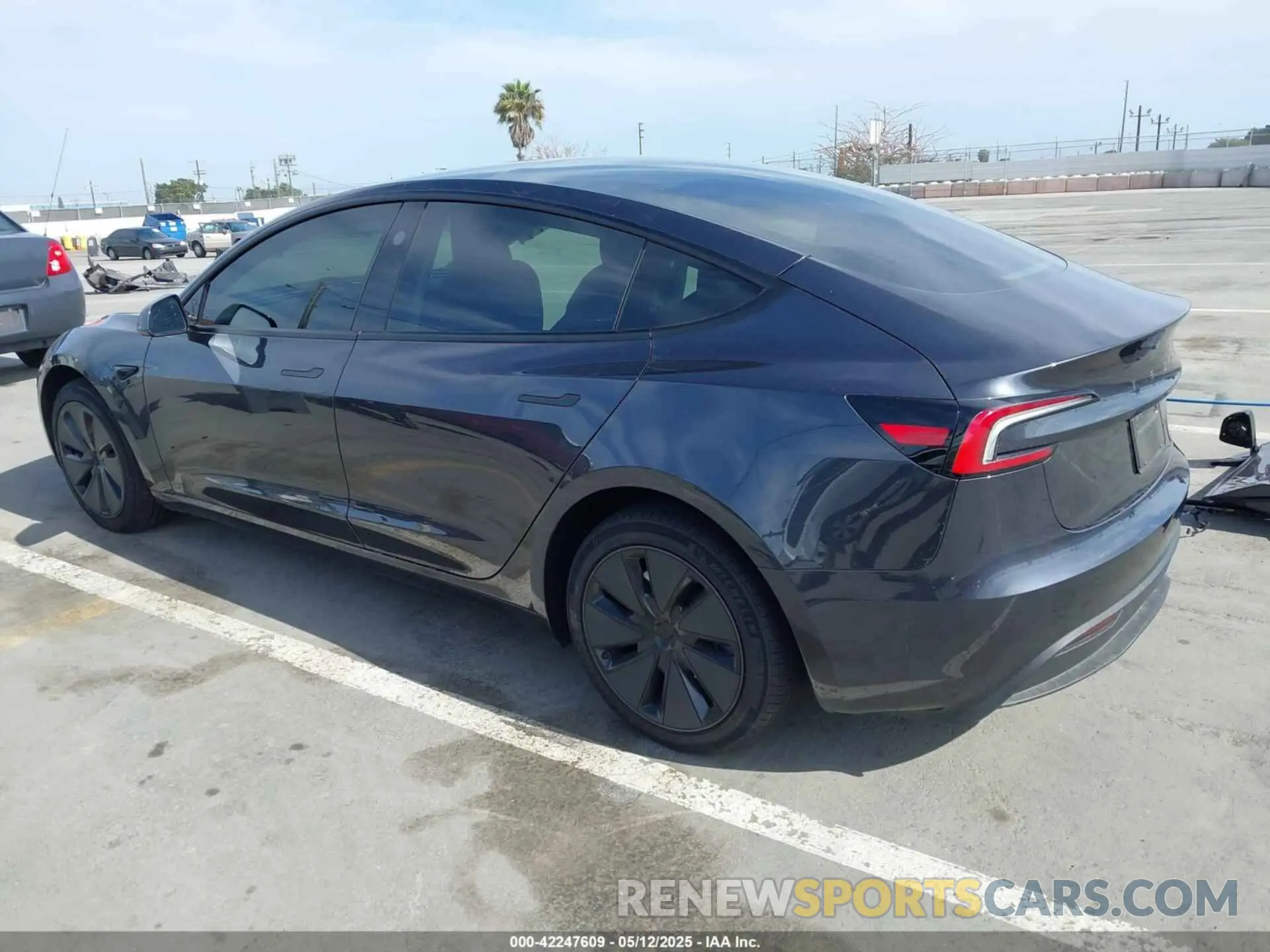 3 fotografías del automóvil dañado 5YJ3E1EA0SF915571 TESLA MODEL 3 2025