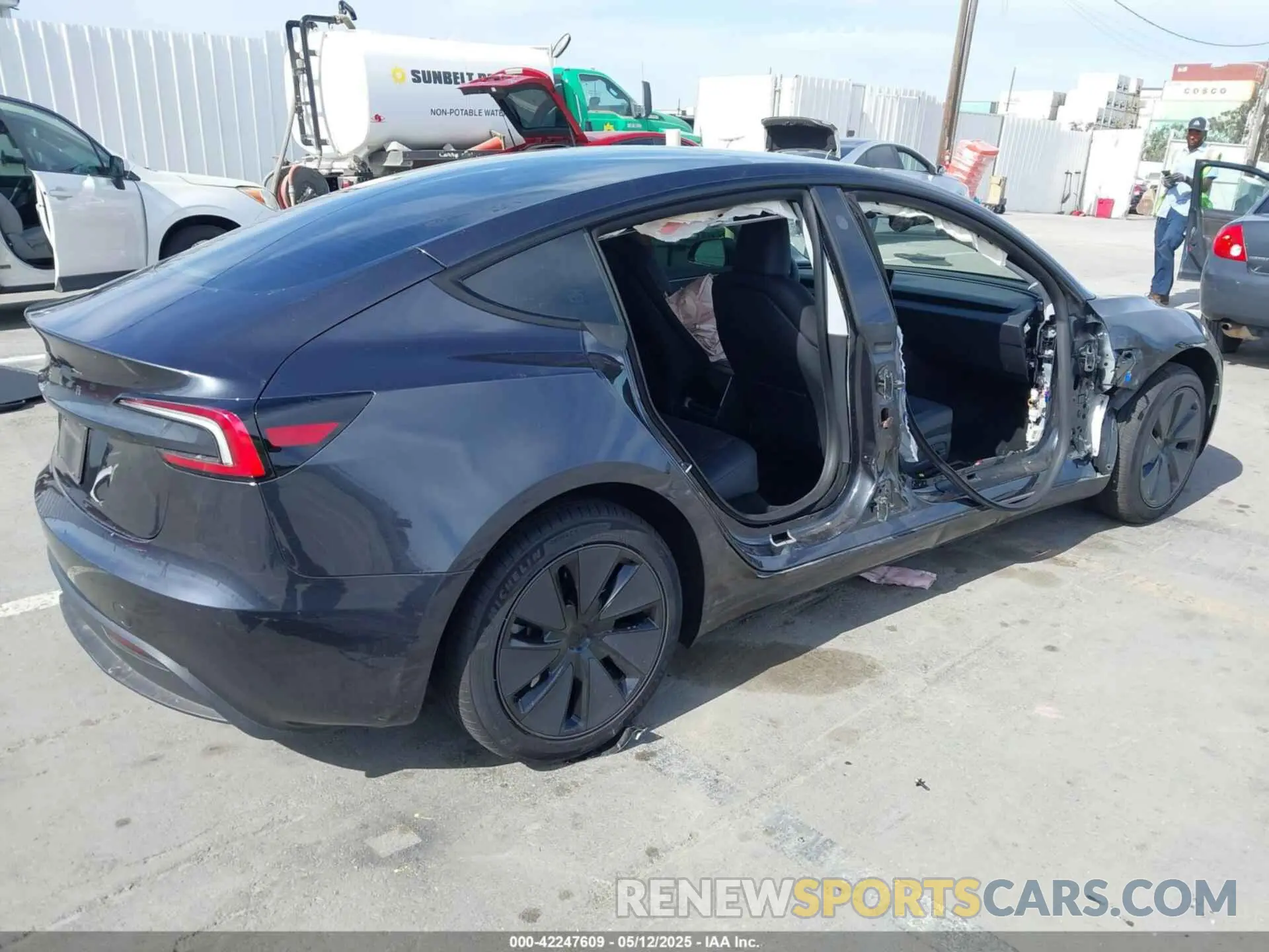 4 fotografías del automóvil dañado 5YJ3E1EA0SF915571 TESLA MODEL 3 2025