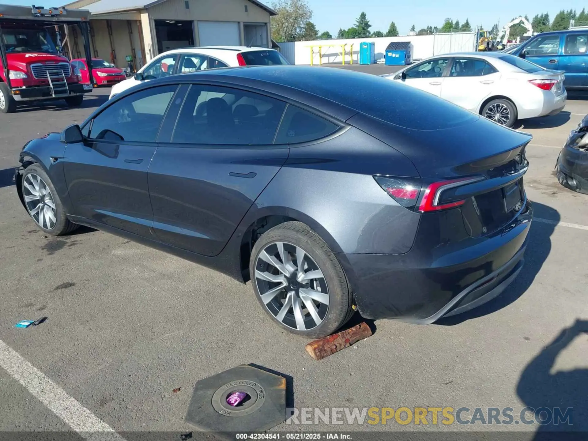 3 fotografías del automóvil dañado 5YJ3E1EA1SF905518 TESLA MODEL 3 2025
