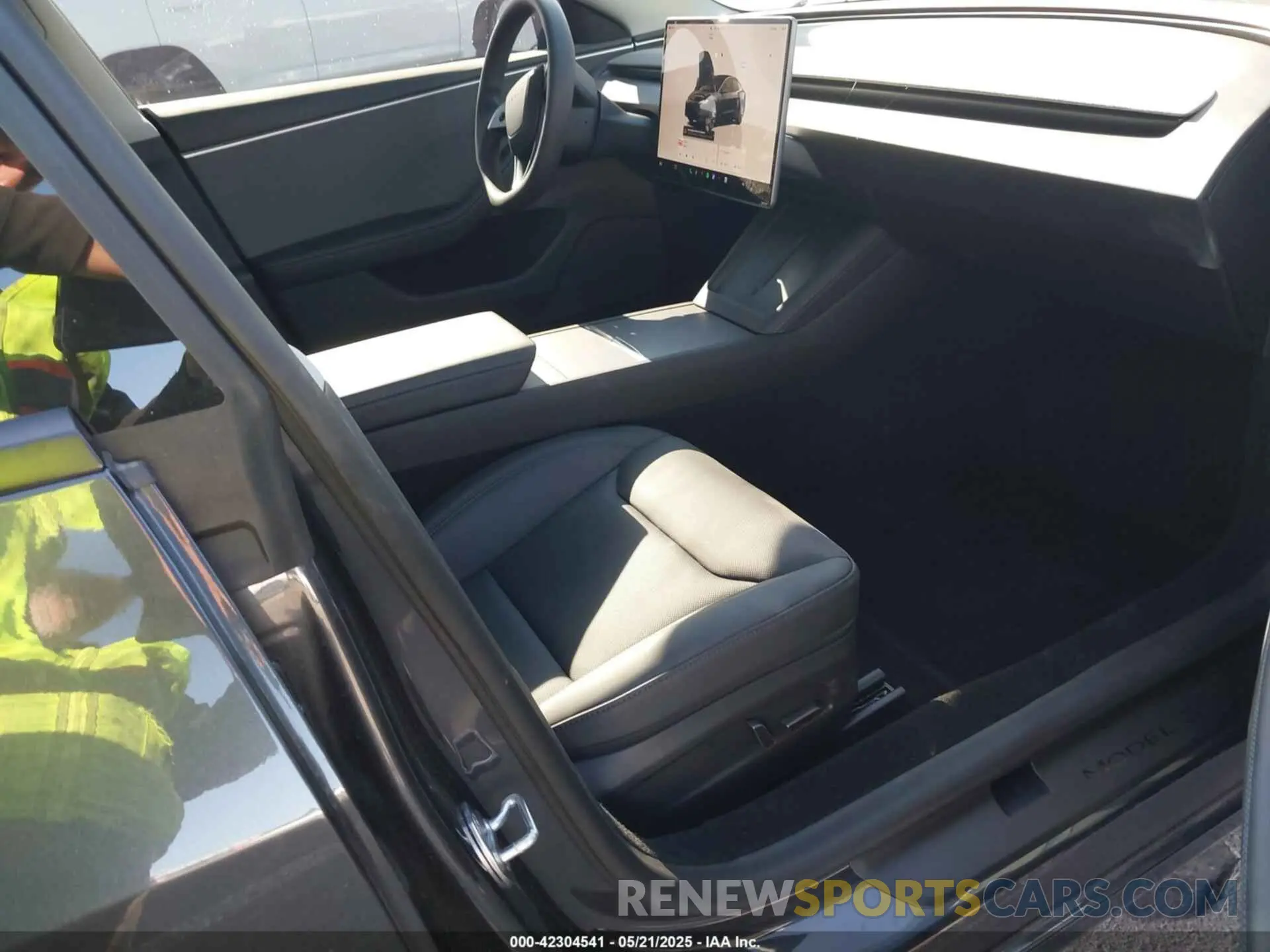 5 fotografías del automóvil dañado 5YJ3E1EA1SF905518 TESLA MODEL 3 2025