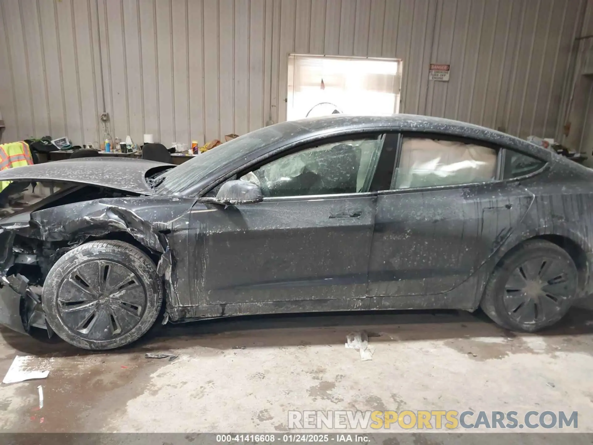 14 fotografías del automóvil dañado 5YJ3E1EA4SF913869 TESLA MODEL 3 2025
