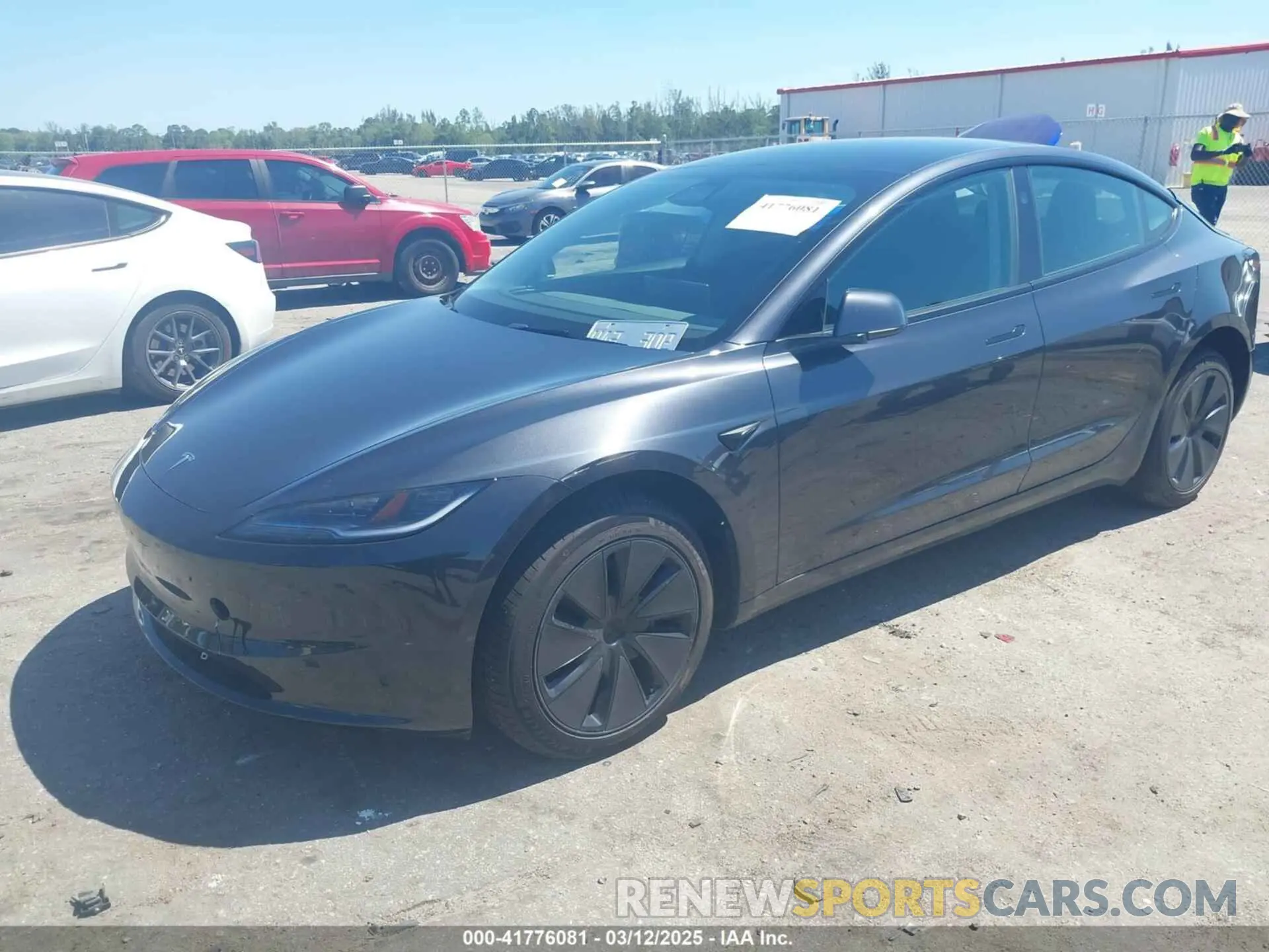 2 fotografías del automóvil dañado 5YJ3E1EA5SF902847 TESLA MODEL 3 2025