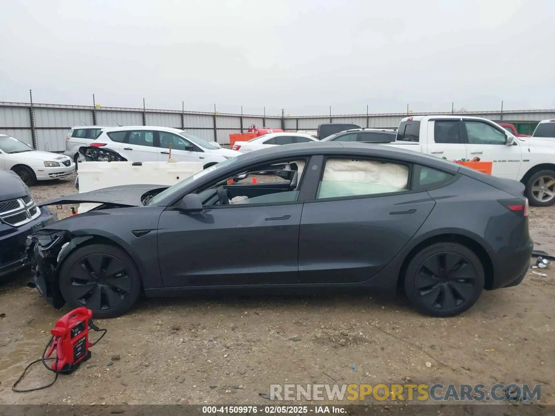 13 fotografías del automóvil dañado 5YJ3E1EA5SF911256 TESLA MODEL 3 2025
