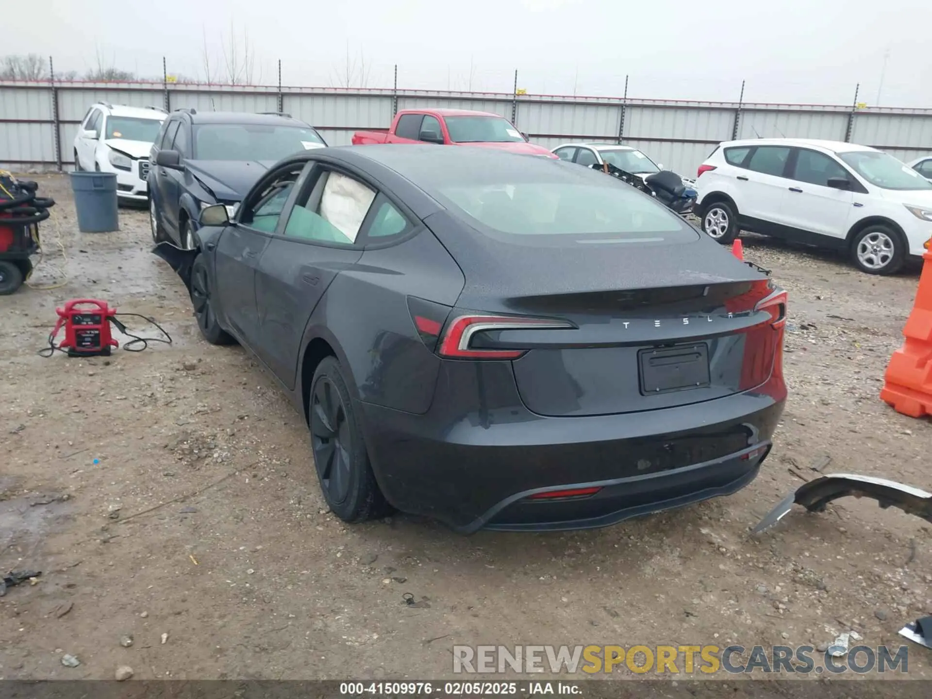 3 fotografías del automóvil dañado 5YJ3E1EA5SF911256 TESLA MODEL 3 2025