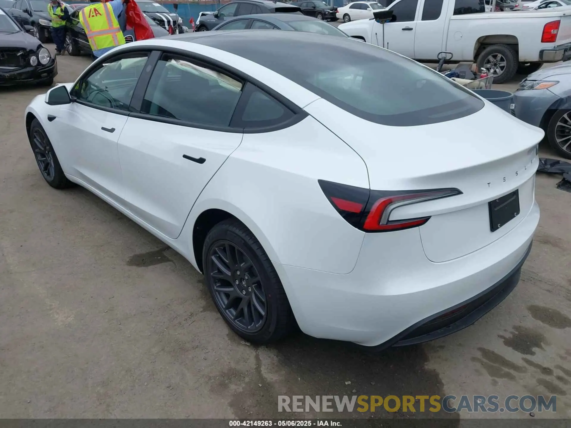 3 fotografías del automóvil dañado 5YJ3E1EA6SF988976 TESLA MODEL 3 2025
