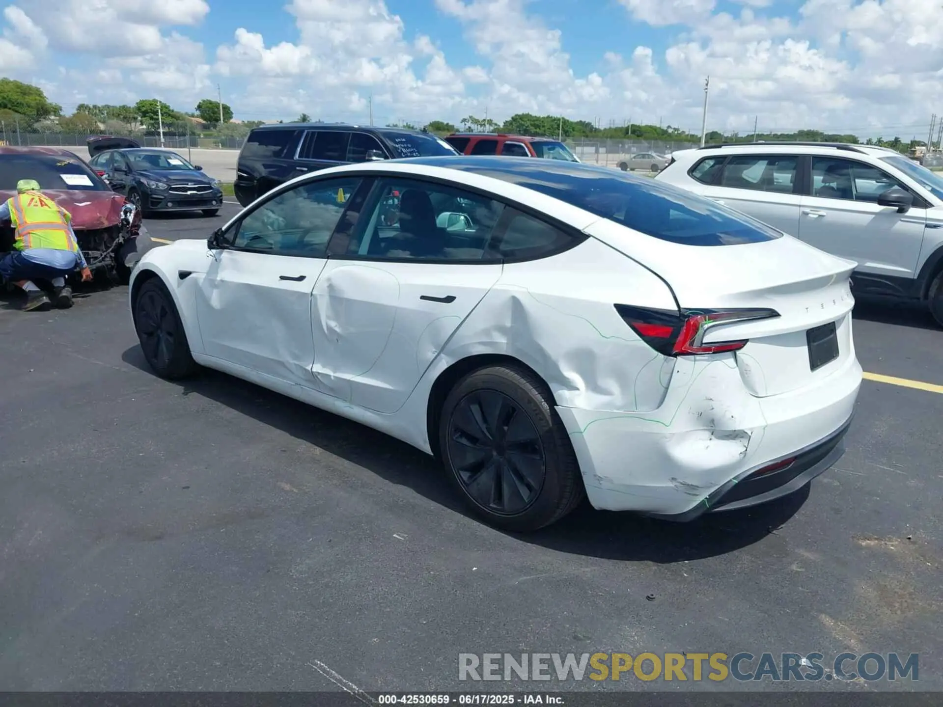 3 fotografías del automóvil dañado 5YJ3E1EA7SF897151 TESLA MODEL 3 2025