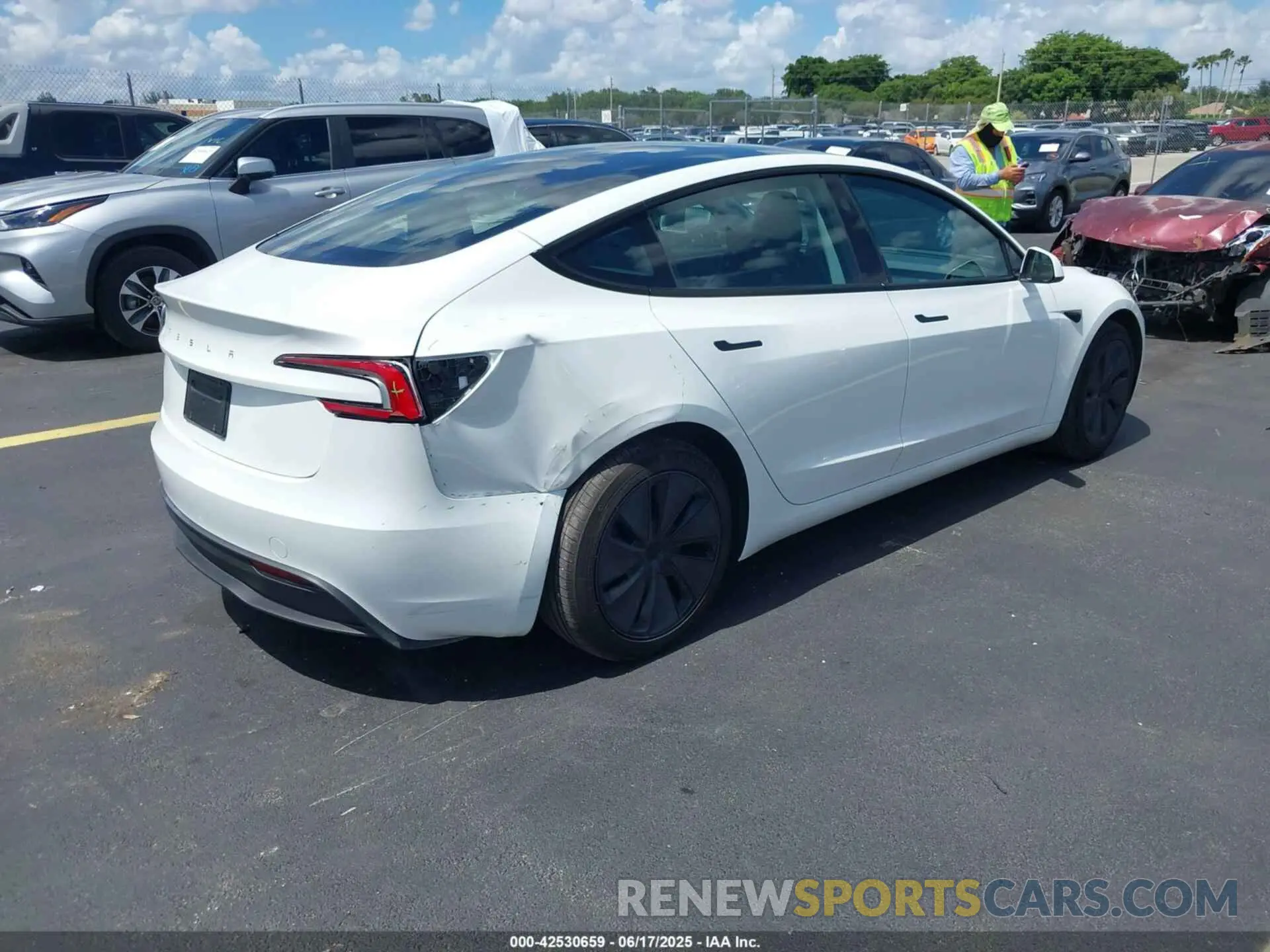4 fotografías del automóvil dañado 5YJ3E1EA7SF897151 TESLA MODEL 3 2025