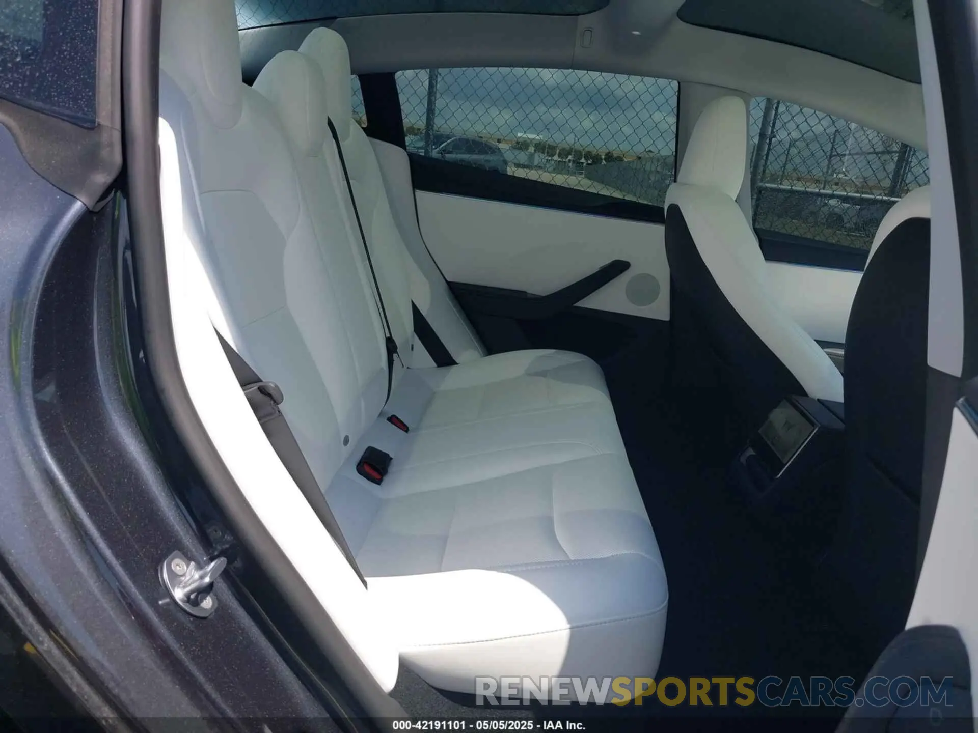 8 fotografías del automóvil dañado 5YJ3E1EA7SF940208 TESLA MODEL 3 2025