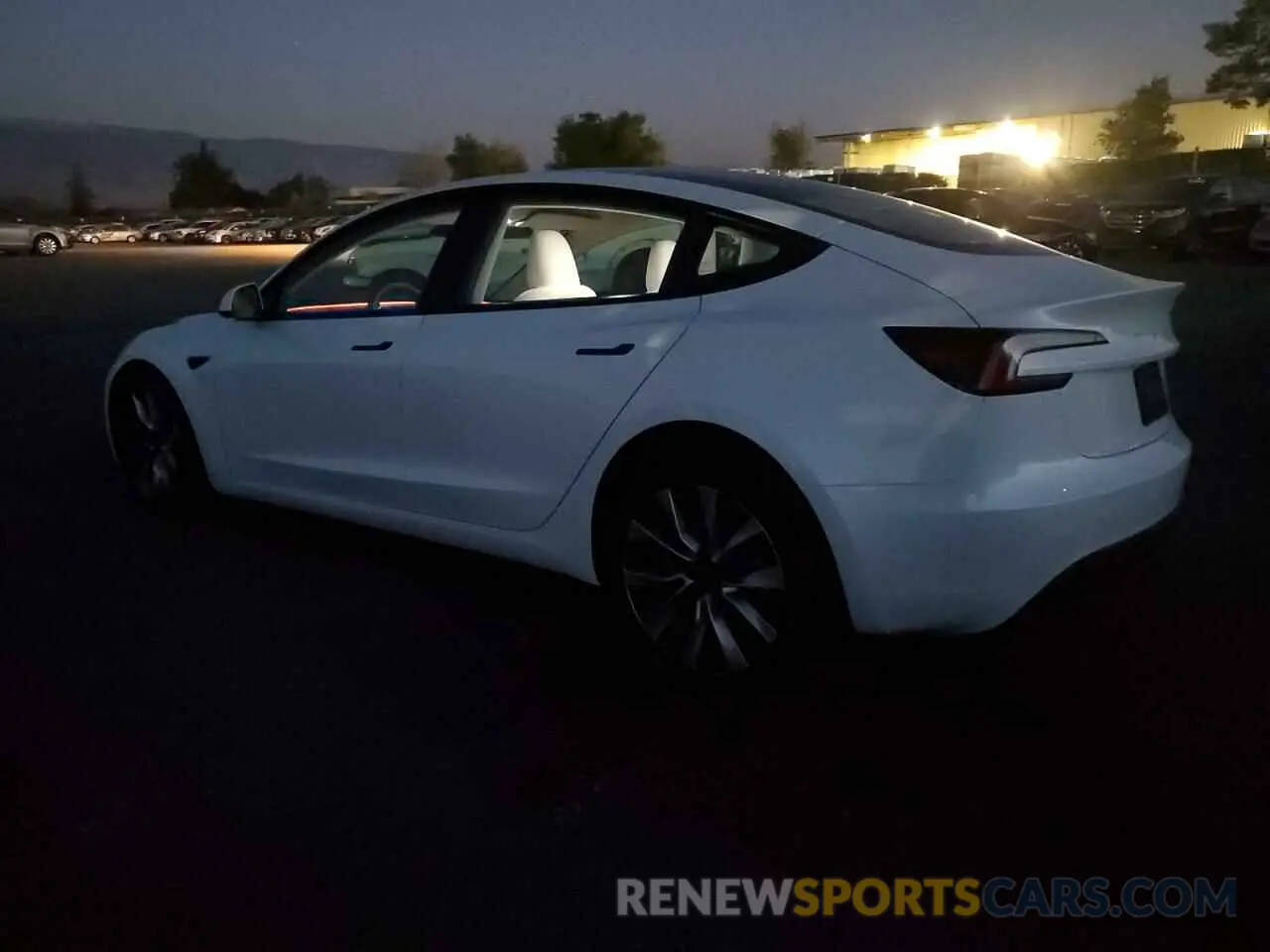 2 fotografías del automóvil dañado 5YJ3E1EA8SF889883 TESLA MODEL 3 2025