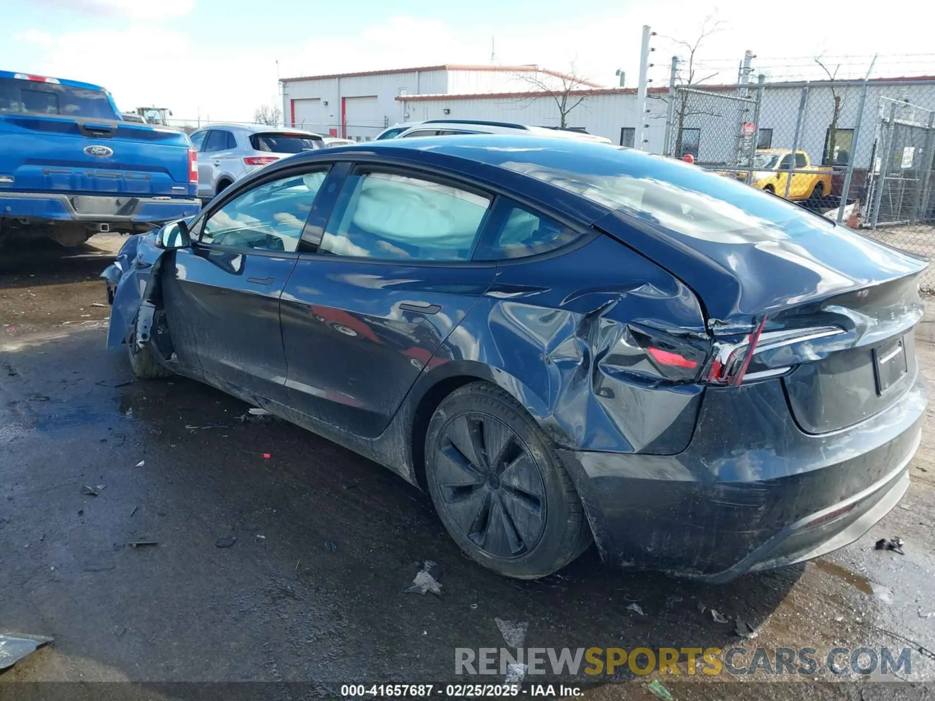 3 fotografías del automóvil dañado 5YJ3E1EAXSF932832 TESLA MODEL 3 2025