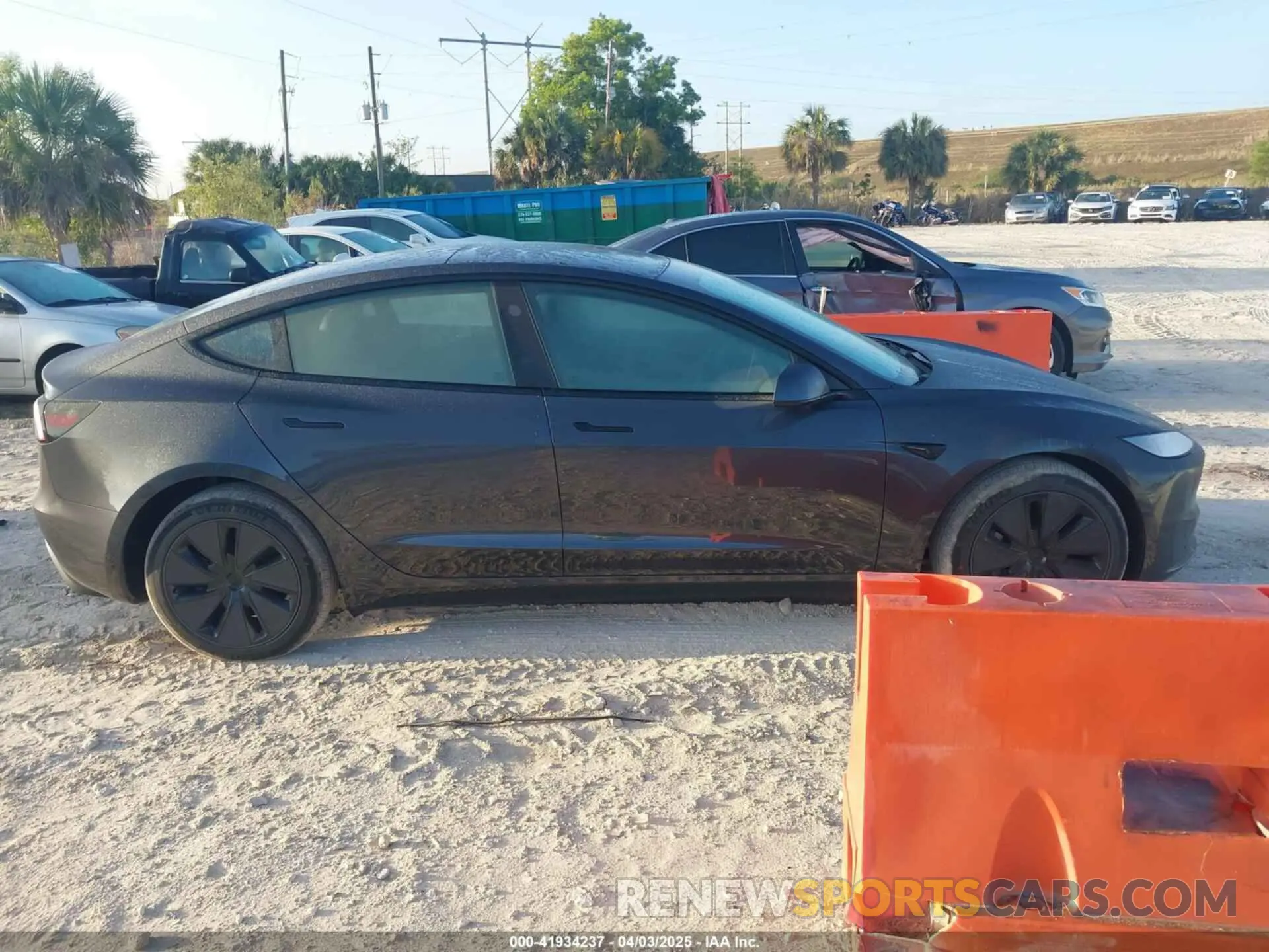 13 fotografías del automóvil dañado 5YJ3E1EAXSF974949 TESLA MODEL 3 2025
