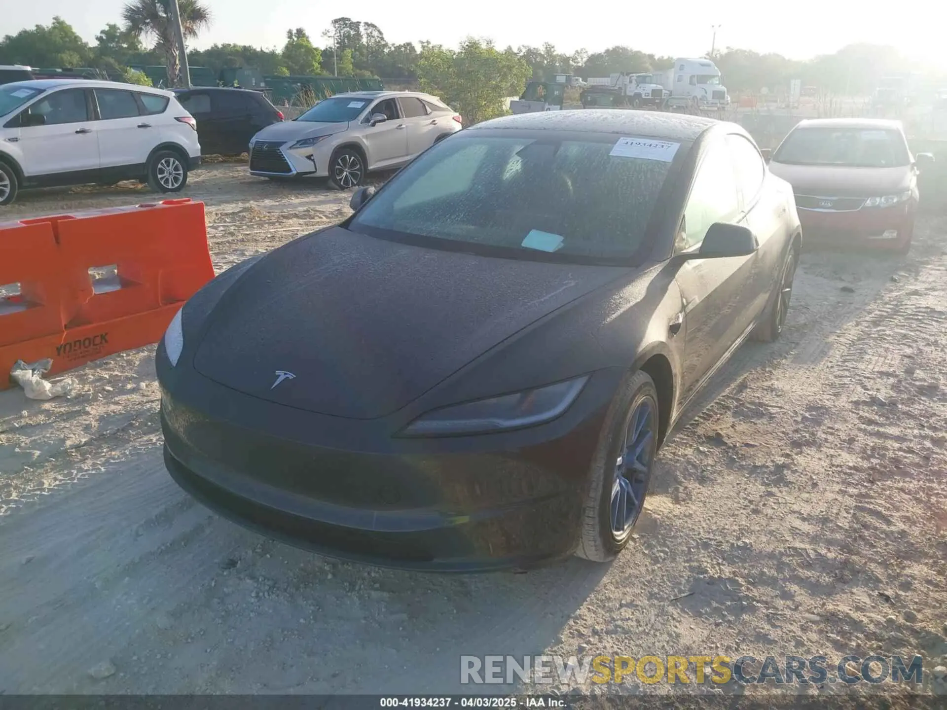 2 fotografías del automóvil dañado 5YJ3E1EAXSF974949 TESLA MODEL 3 2025