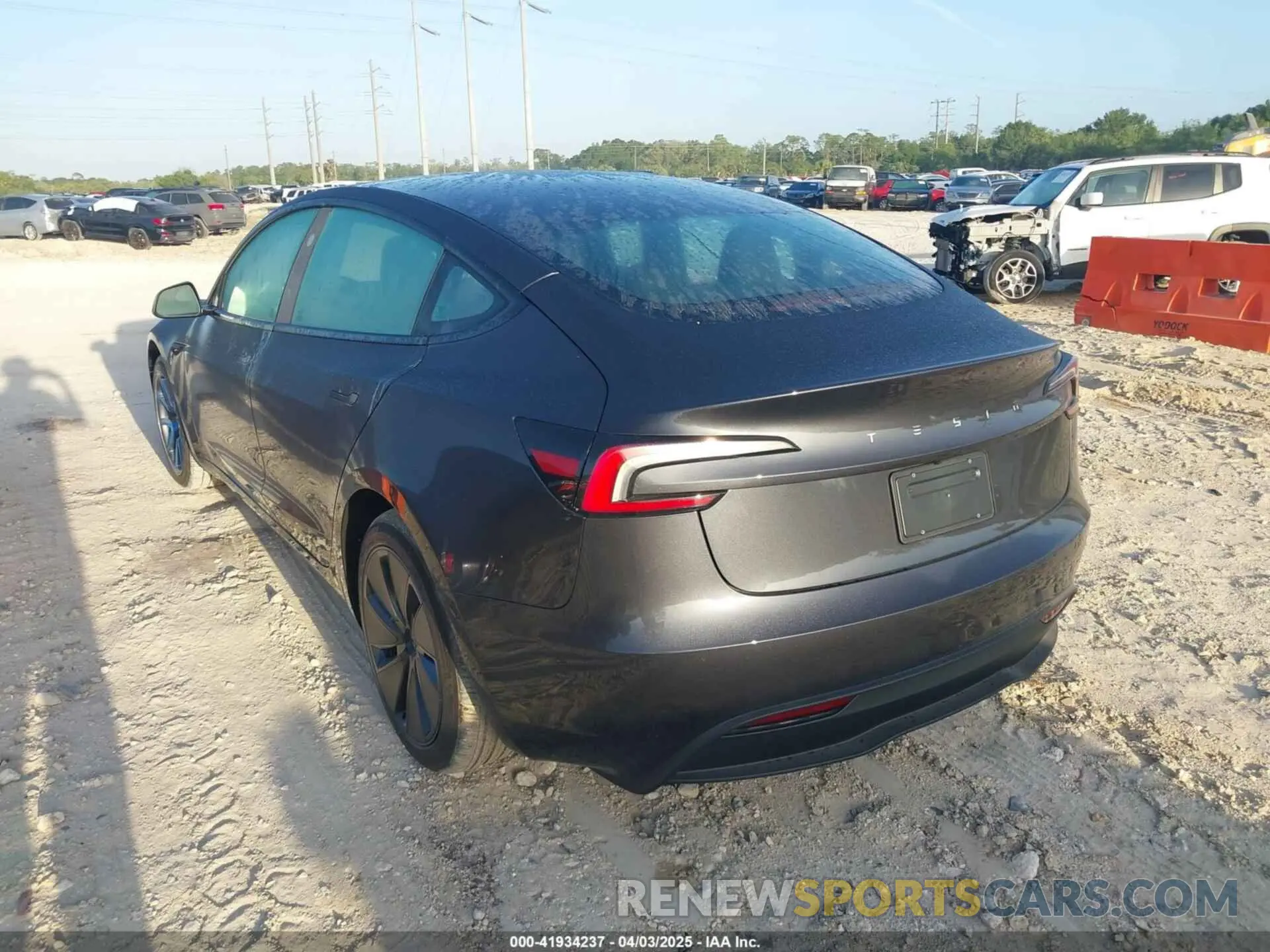 3 fotografías del automóvil dañado 5YJ3E1EAXSF974949 TESLA MODEL 3 2025