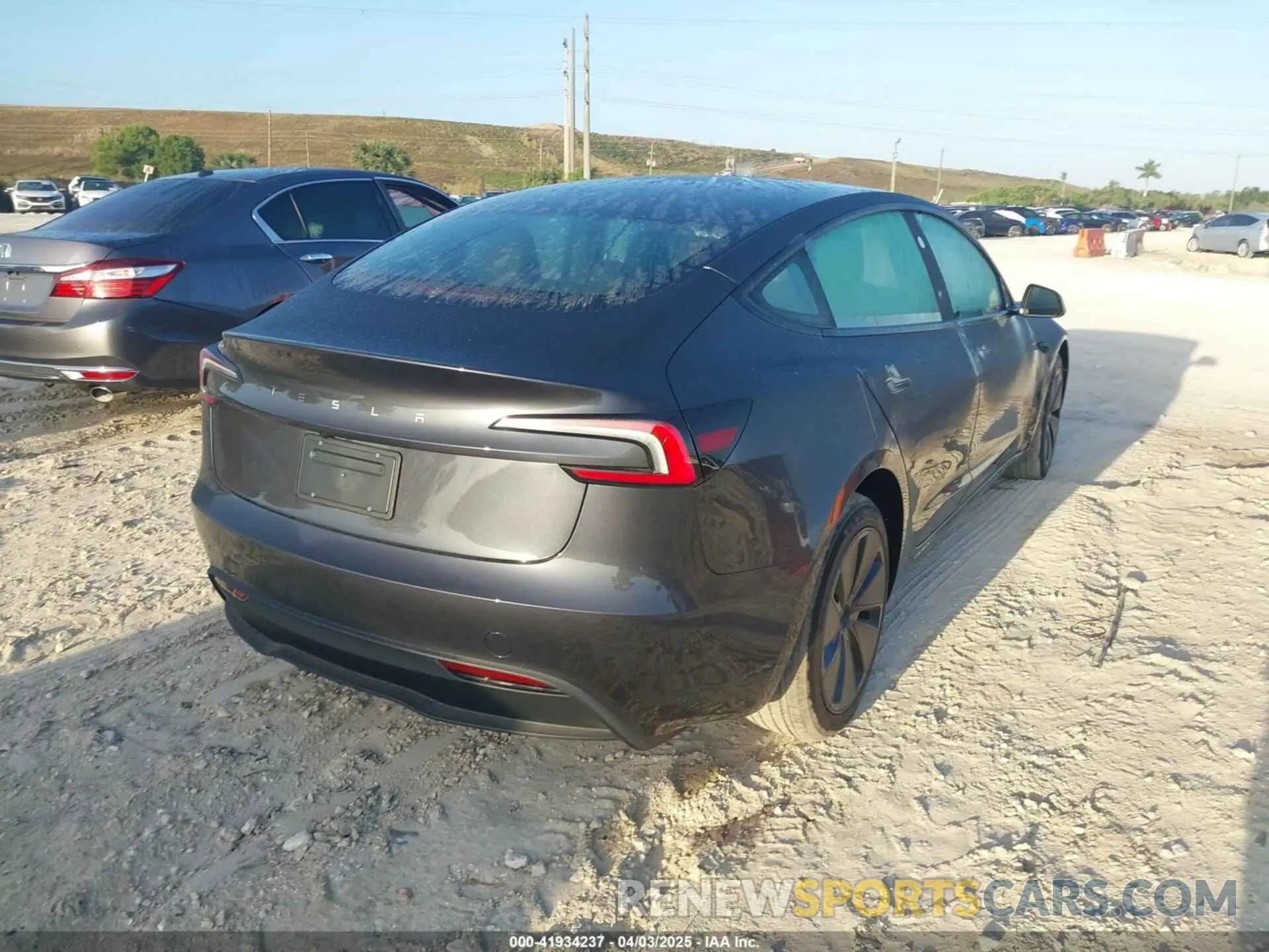 4 fotografías del automóvil dañado 5YJ3E1EAXSF974949 TESLA MODEL 3 2025