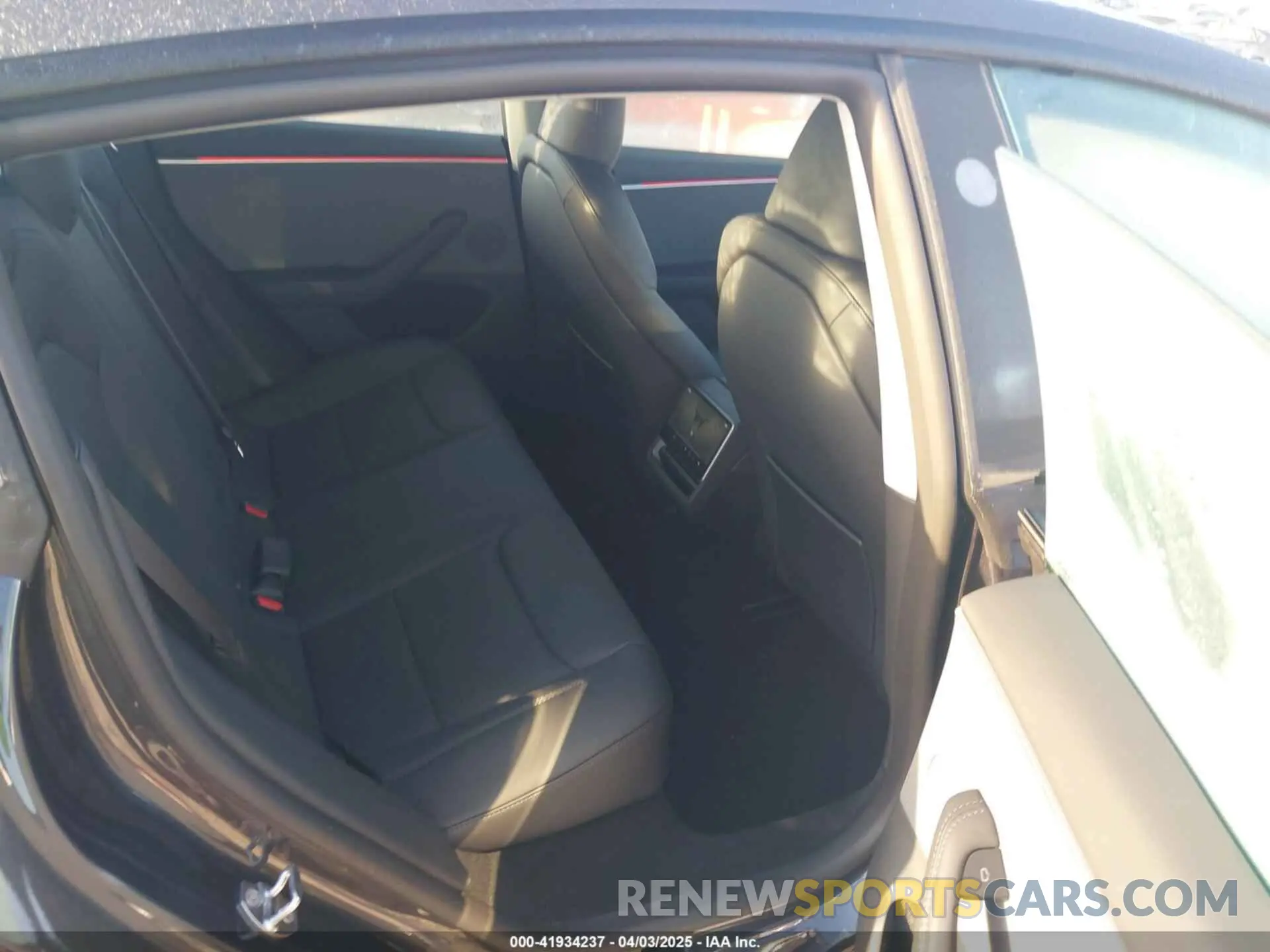 8 fotografías del automóvil dañado 5YJ3E1EAXSF974949 TESLA MODEL 3 2025