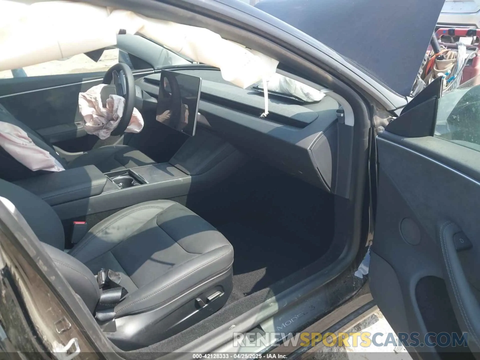 5 fotografías del automóvil dañado 5YJ3E1EB0SF919659 TESLA MODEL 3 2025