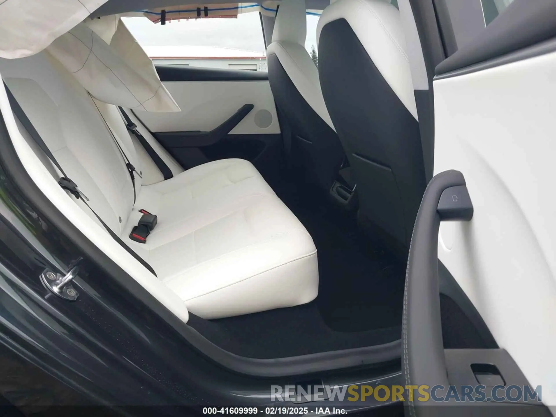 8 fotografías del automóvil dañado 5YJ3E1EB2SF921588 TESLA MODEL 3 2025