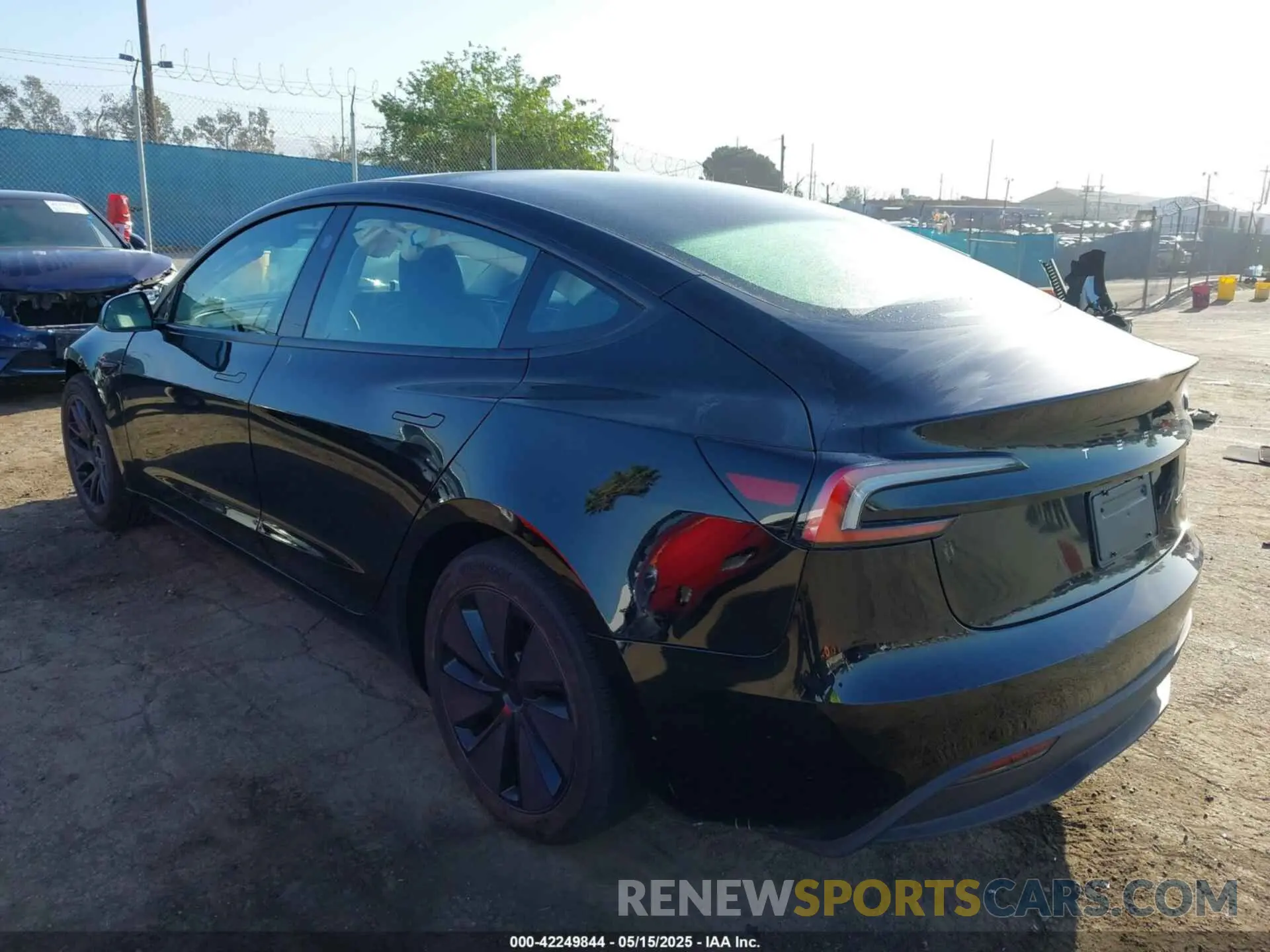 3 fotografías del automóvil dañado 5YJ3E1EB3SF926394 TESLA MODEL 3 2025