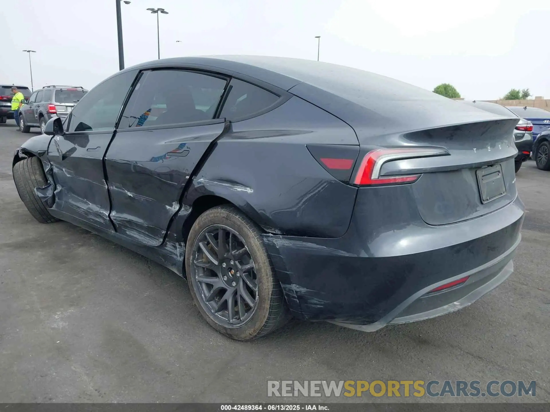 3 fotografías del automóvil dañado 5YJ3E1EB5SF881992 TESLA MODEL 3 2025