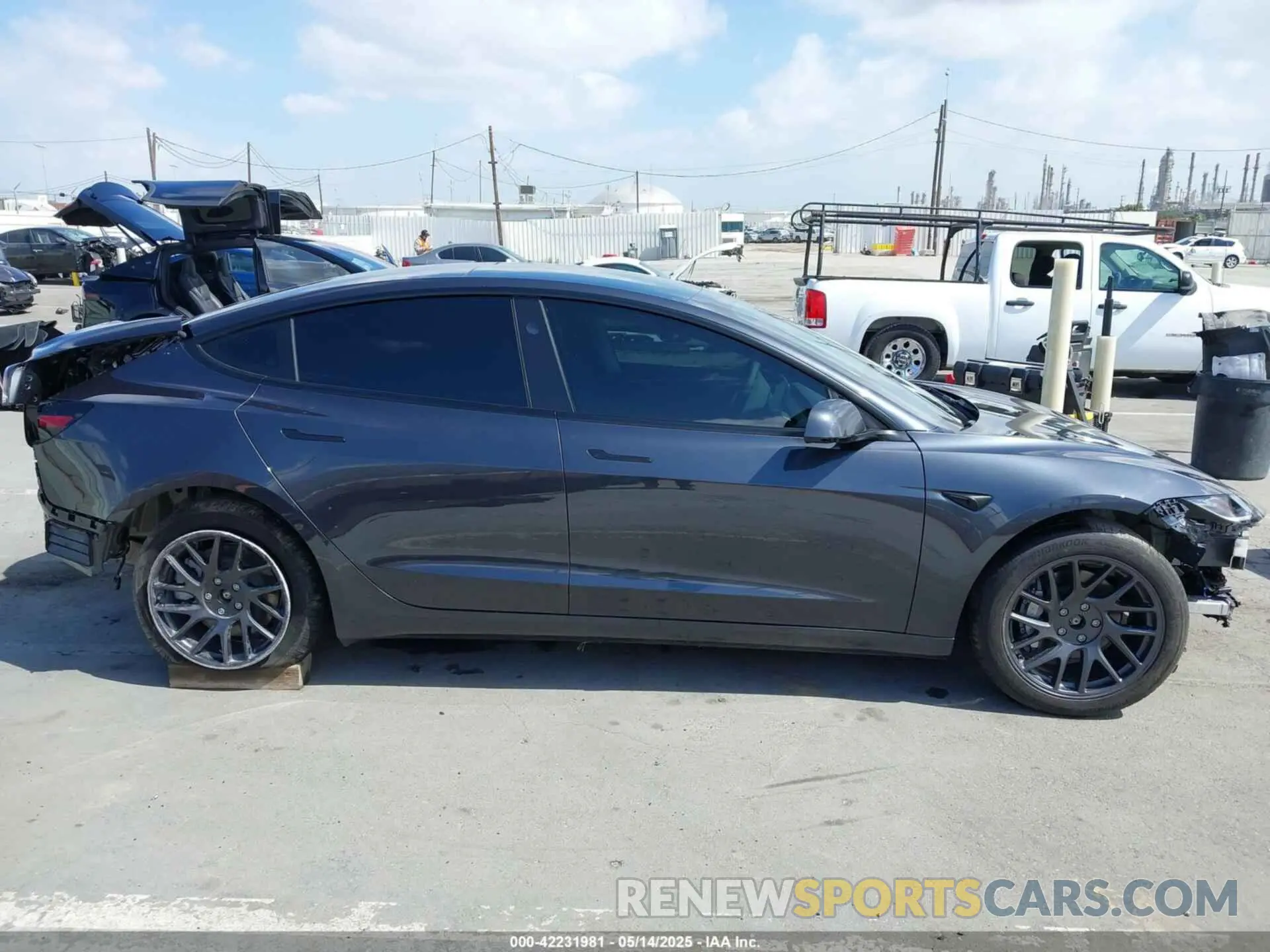 13 fotografías del automóvil dañado 5YJ3E1EB5SF960787 TESLA MODEL 3 2025