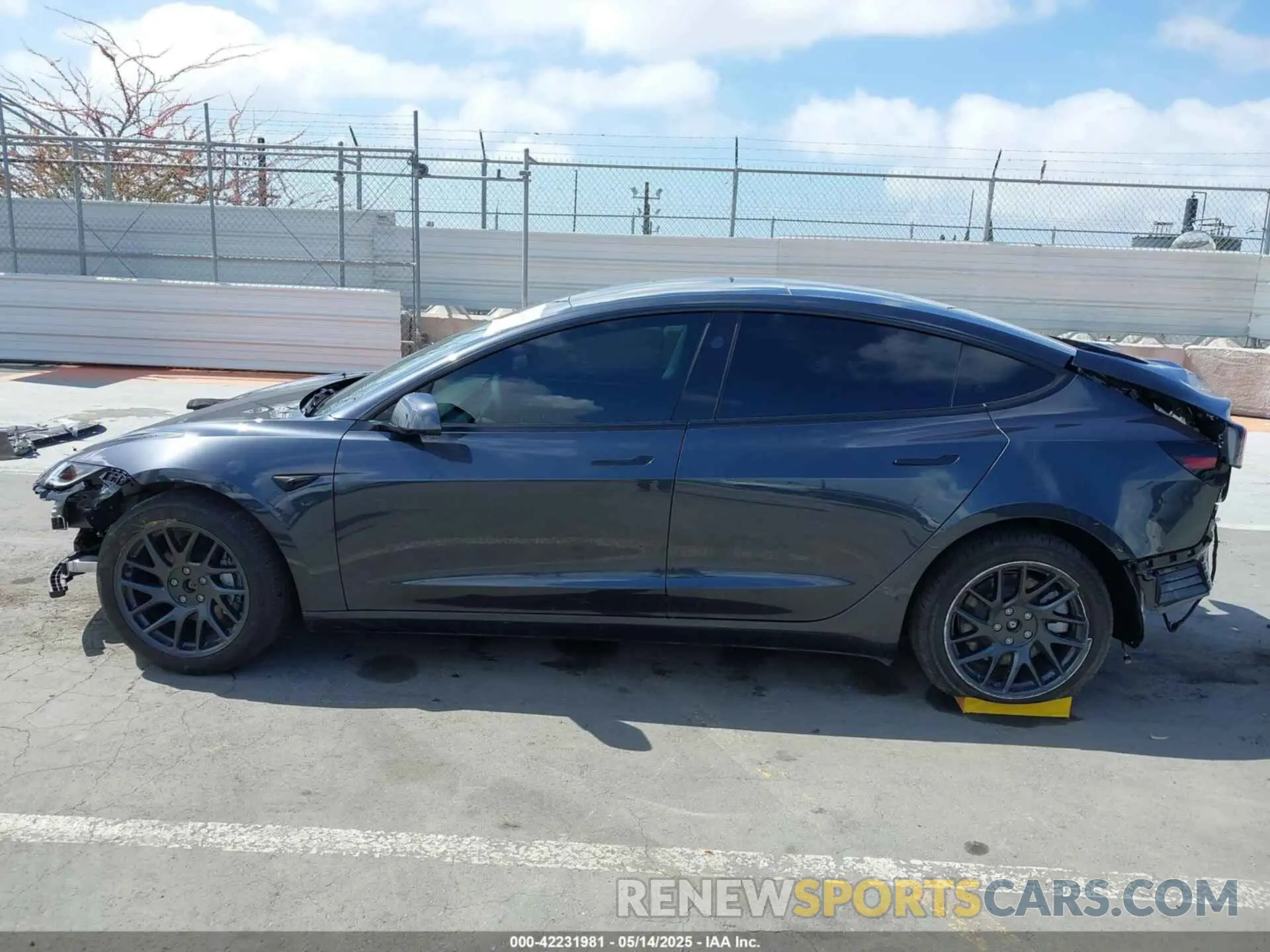 14 fotografías del automóvil dañado 5YJ3E1EB5SF960787 TESLA MODEL 3 2025