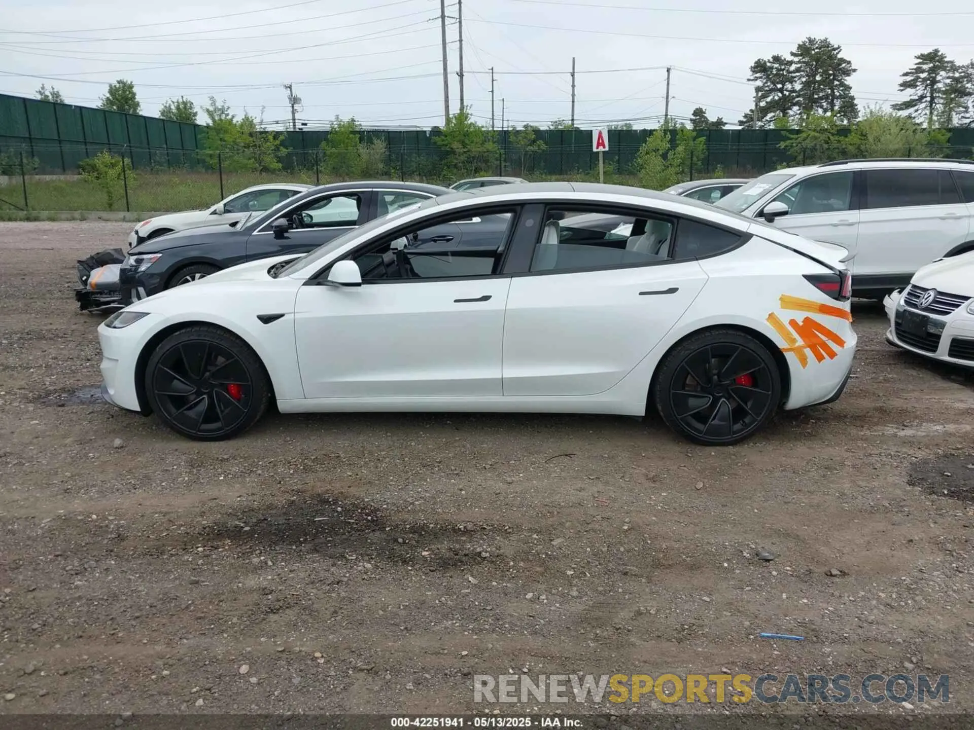 14 fotografías del automóvil dañado 5YJ3E1ET7SF939383 TESLA MODEL 3 2025