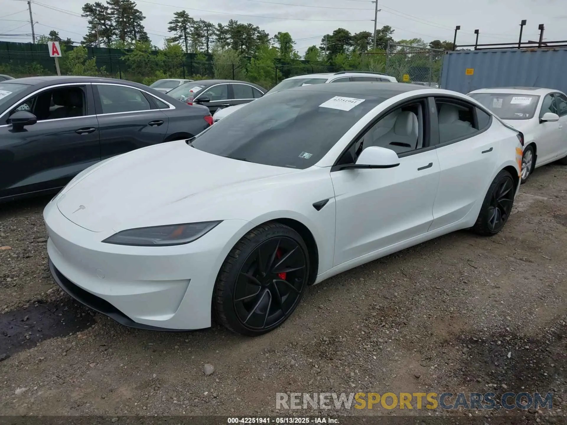 2 fotografías del automóvil dañado 5YJ3E1ET7SF939383 TESLA MODEL 3 2025