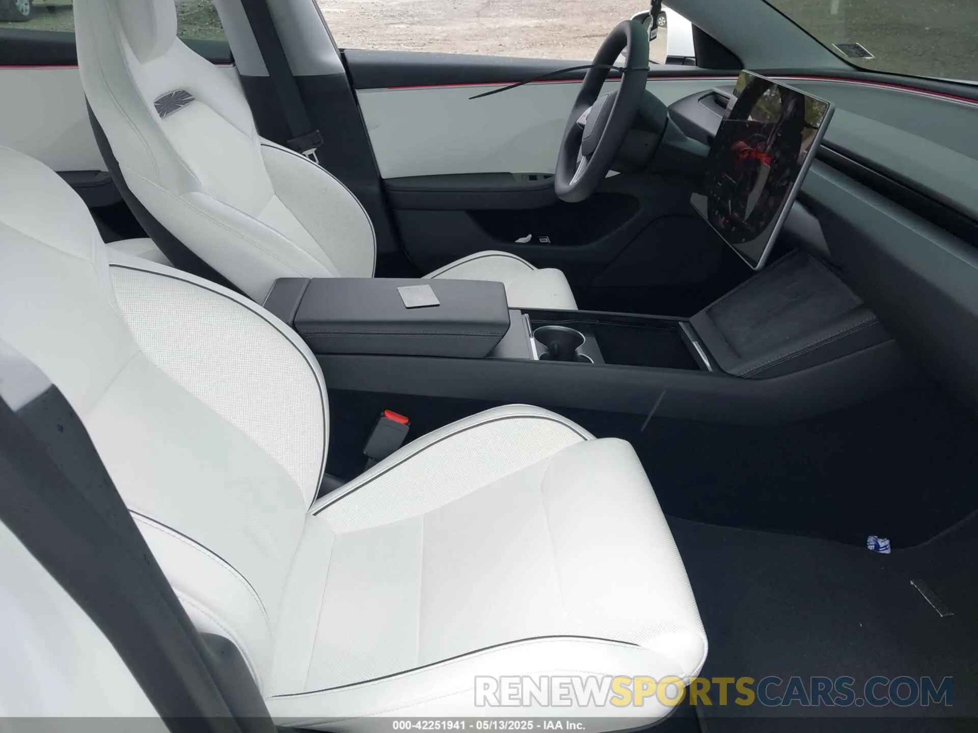 5 fotografías del automóvil dañado 5YJ3E1ET7SF939383 TESLA MODEL 3 2025