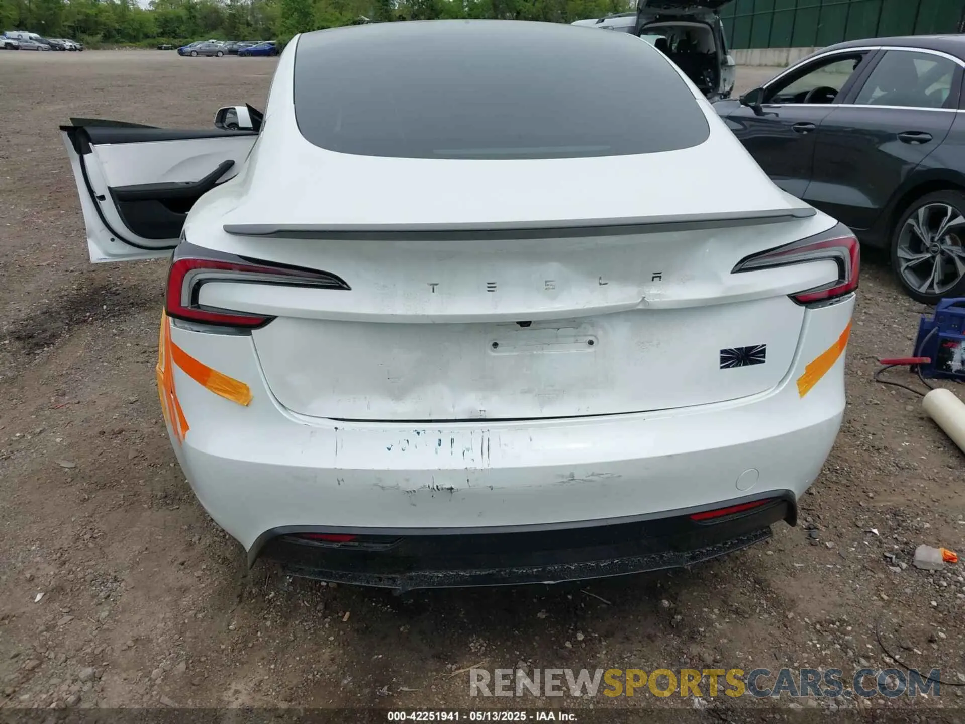6 fotografías del automóvil dañado 5YJ3E1ET7SF939383 TESLA MODEL 3 2025