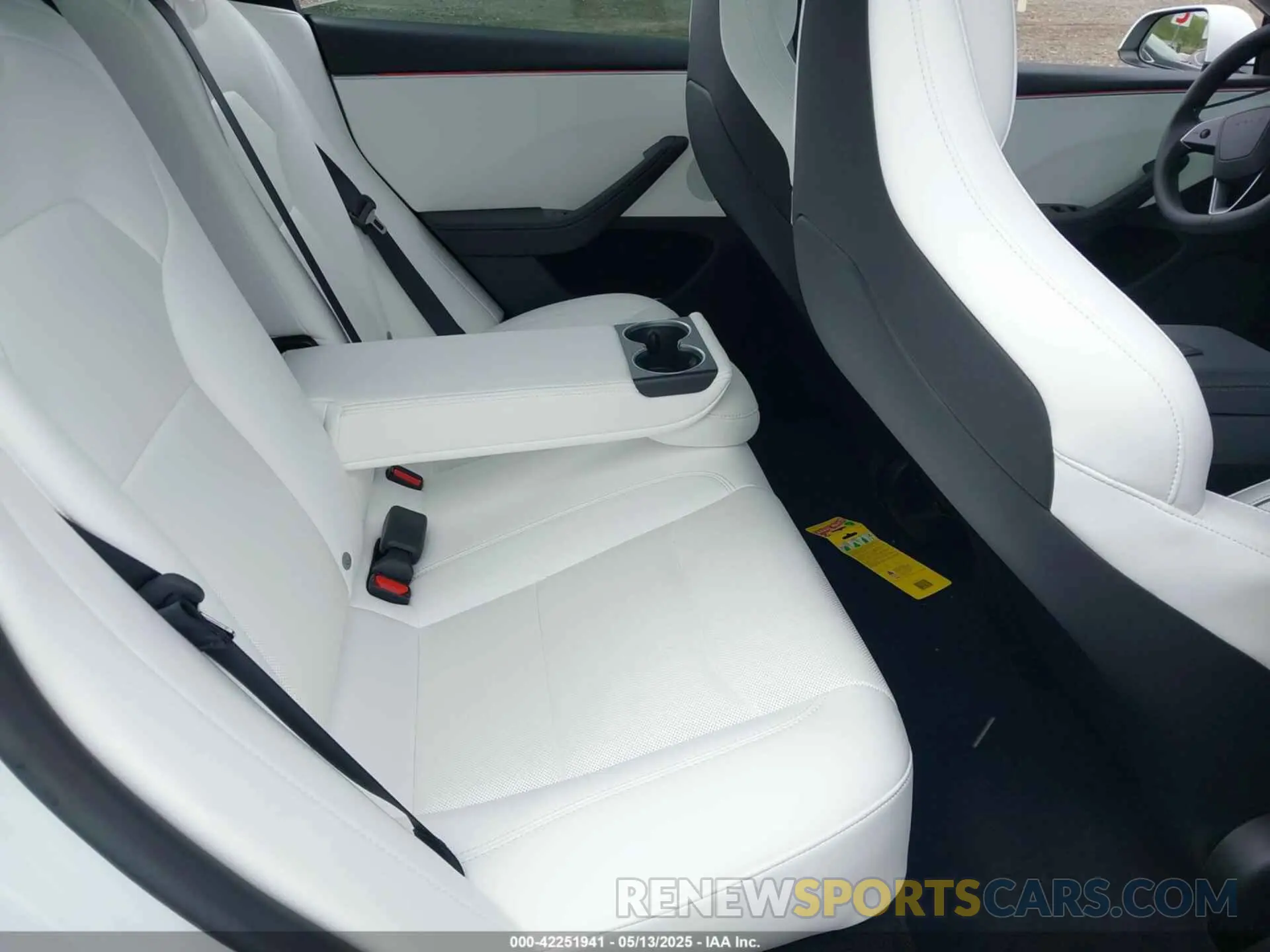 8 fotografías del automóvil dañado 5YJ3E1ET7SF939383 TESLA MODEL 3 2025