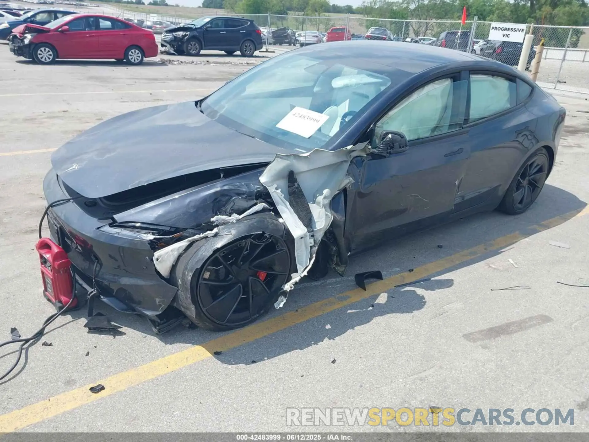 2 fotografías del automóvil dañado 5YJ3E1ET8SF932622 TESLA MODEL 3 2025